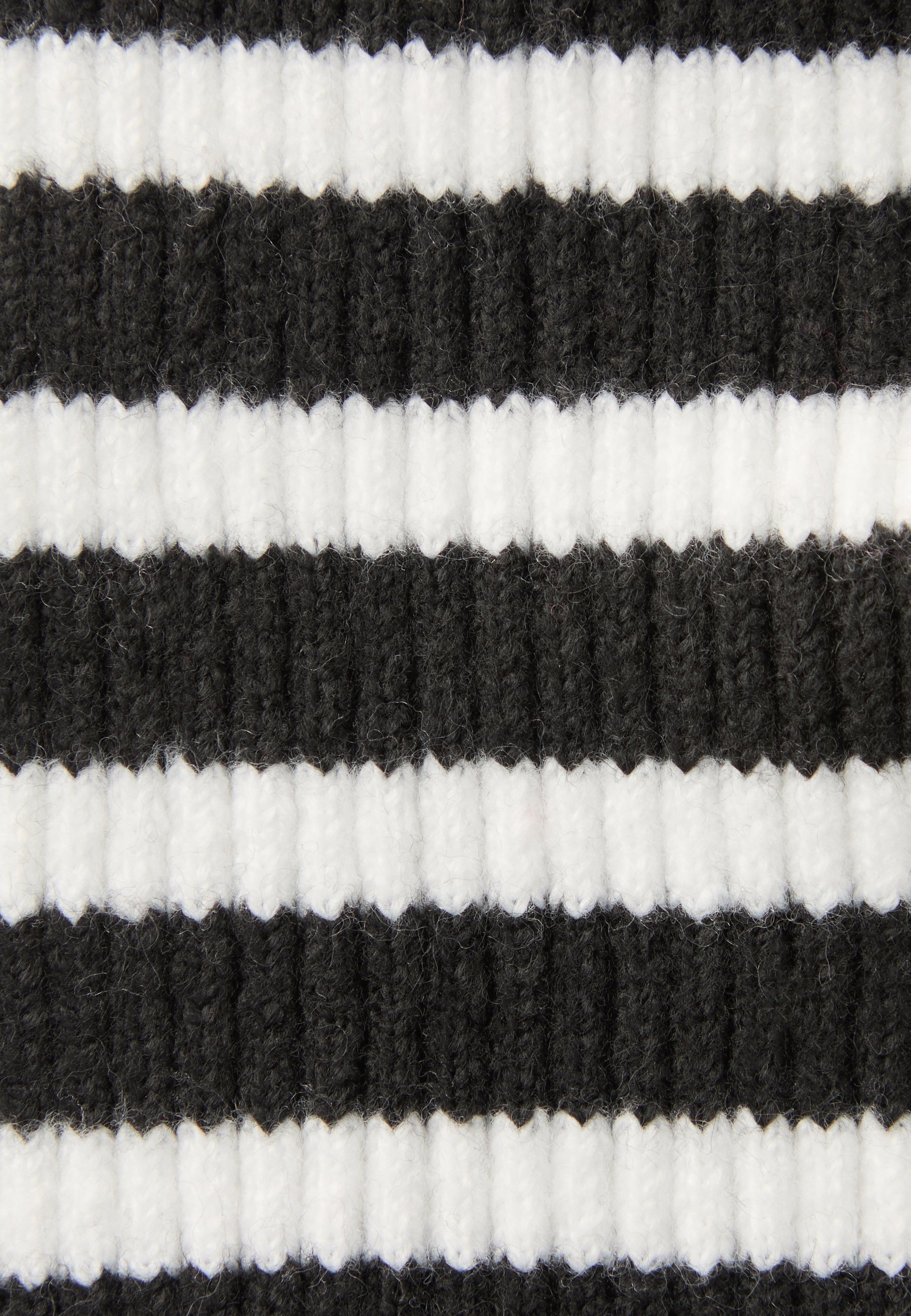 „Pieces PCJAYA LONG NARROW SCARF“ – šalikas – juodas/ryškiai baltas