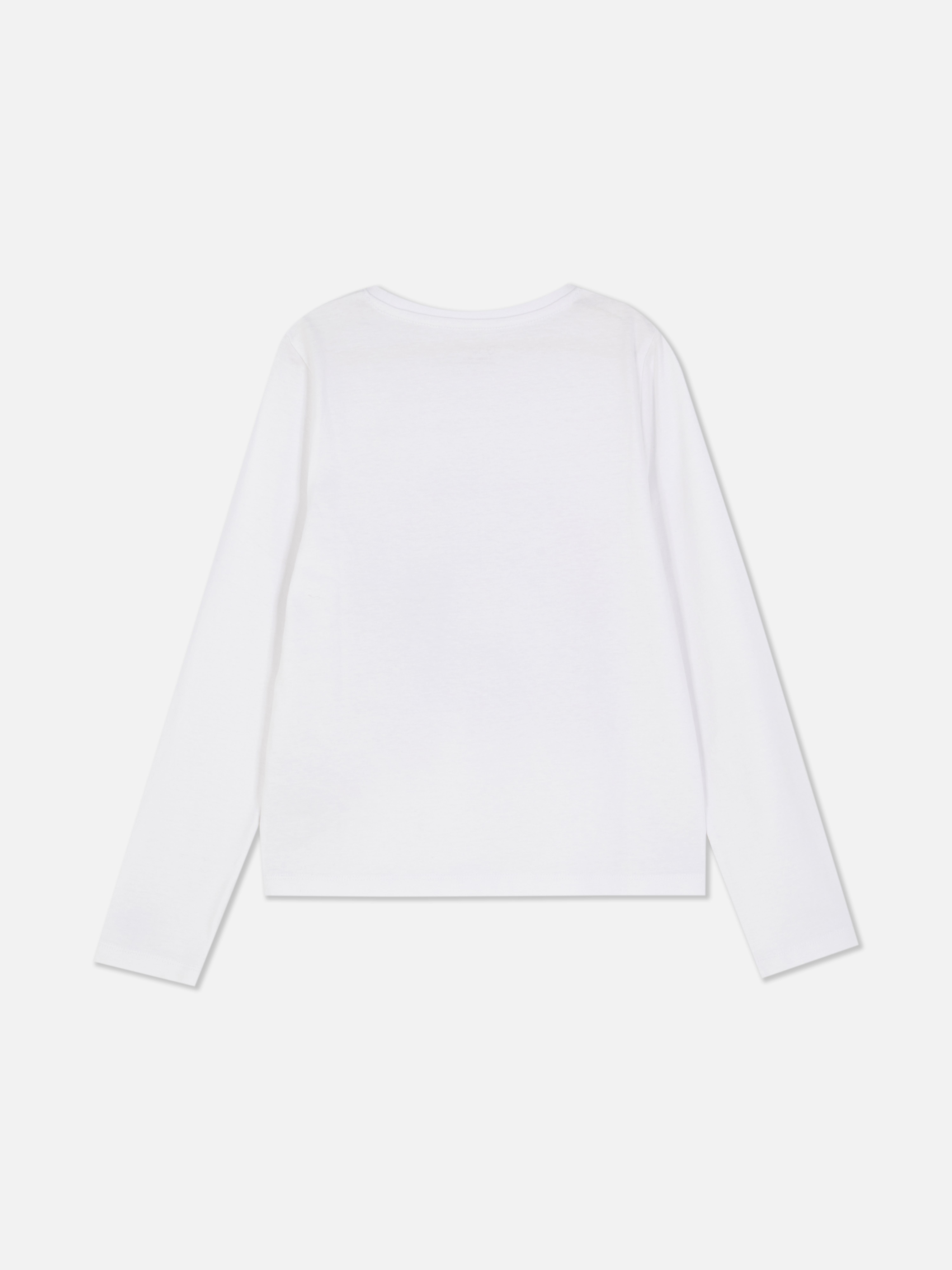 Langärmeliges T-Shirt mit Aufdruck Ein langärmeliges T-Shirt mit einem Aufdruck auf der Vorderseite