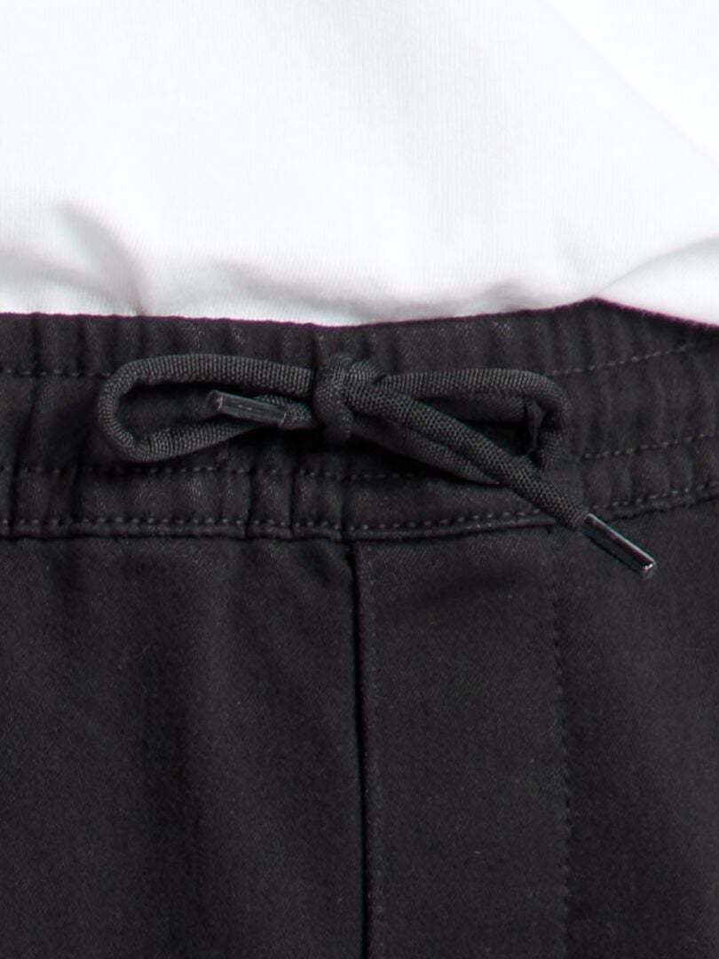 Calça jogger com efeito jeans - PRETA