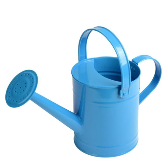 Regador de metal azul para crianças