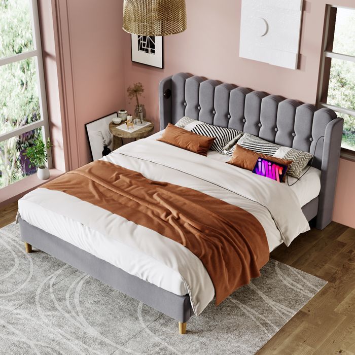 Cama doble gris de 180×200 cm con somier de láminas incluido, puertos USB+Tipo-C, cabecero acolchado, requiere montaje.