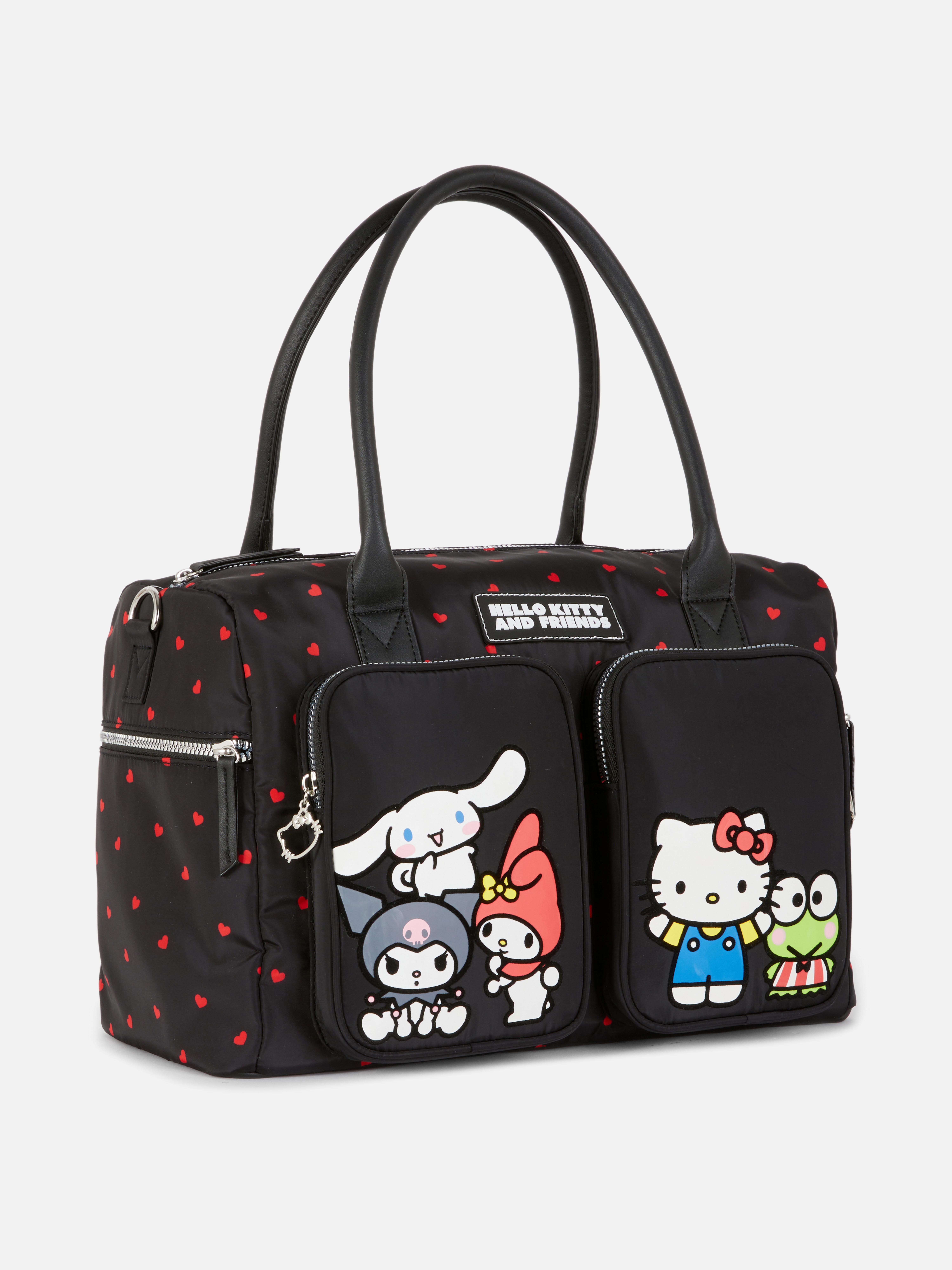 Hello Kitty und Freunde Wochenendtasche Diese verspielte und praktische Hello Kitty Wochenendtasche ist perfekt für dein nächstes Abenteuer