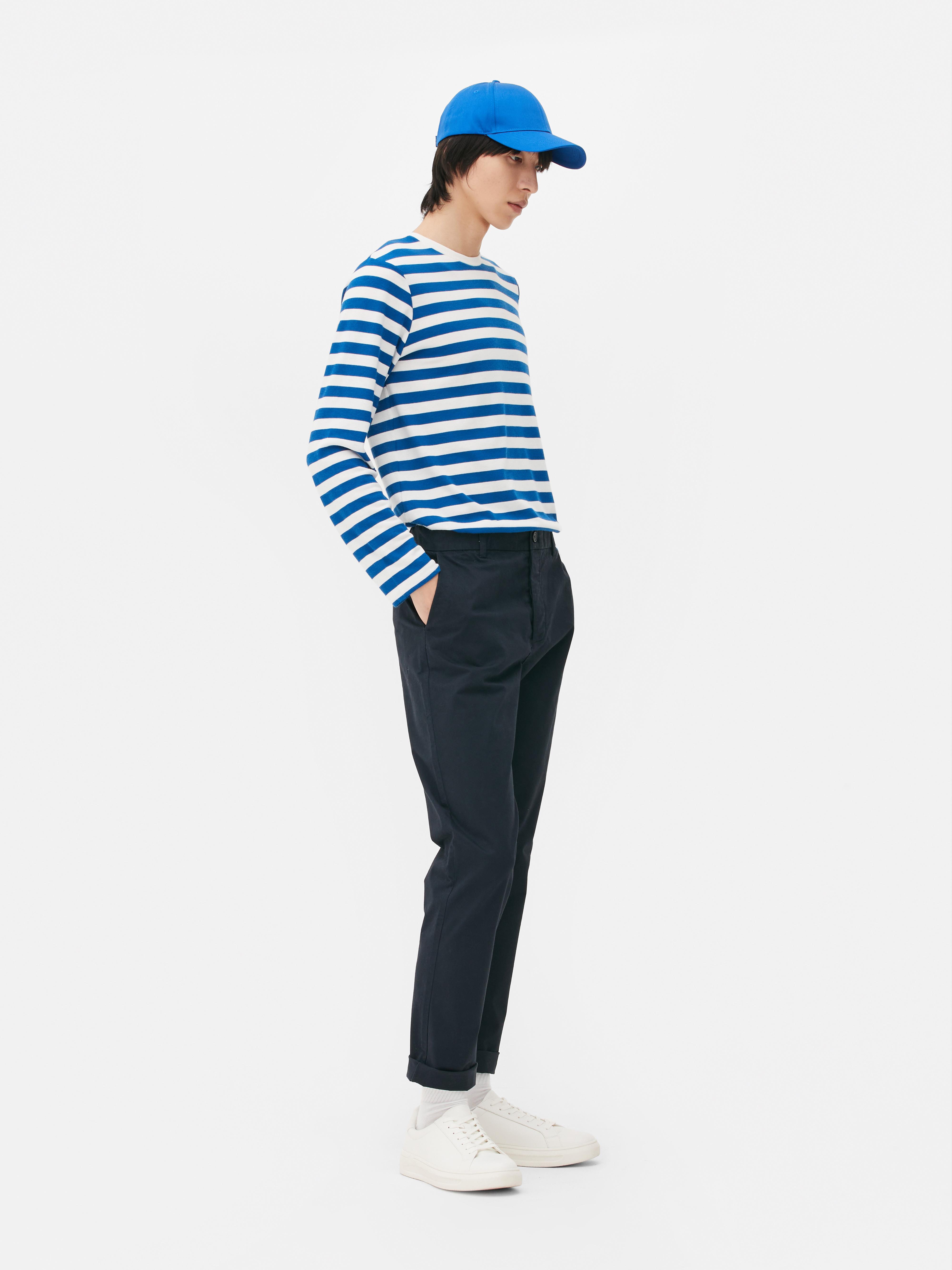 Chino slim fit cu elastic. Oferă ținutei tale o notă casual-chic cu acești pantaloni slim fit.