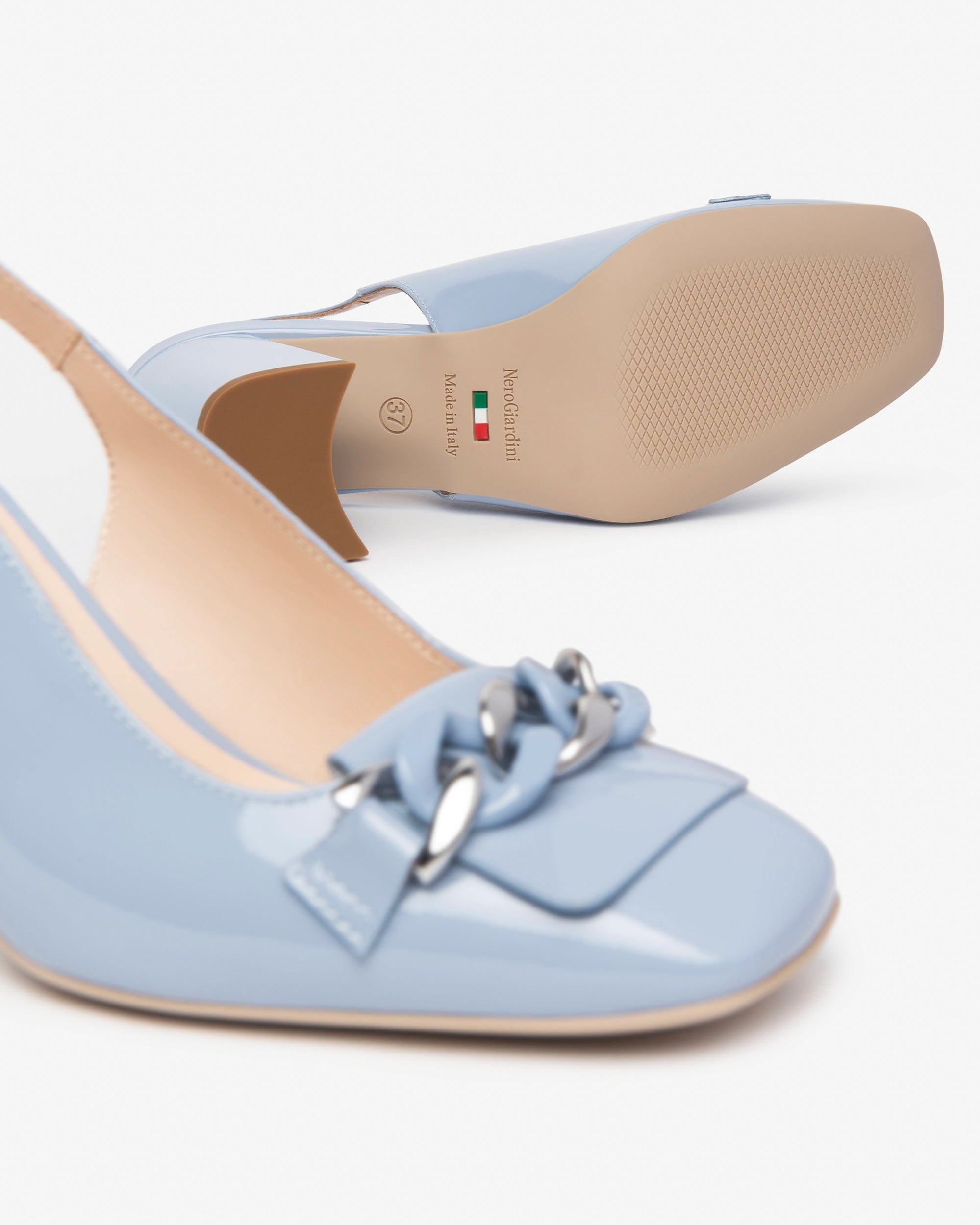  Damen-Pumps aus Lackleder