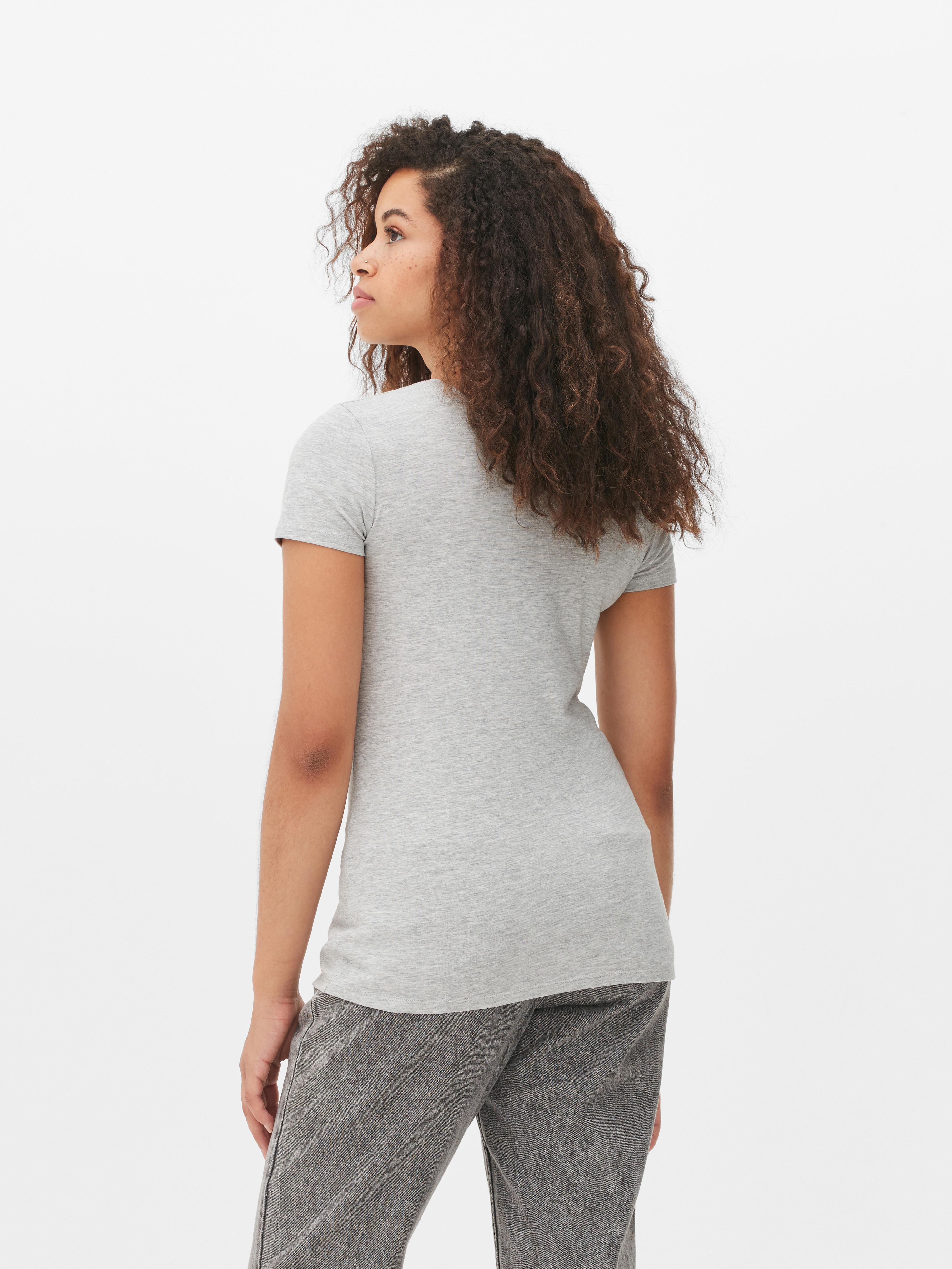 Tricou elastic cu guler rotund Acest tricou cu guler rotund este un must-have!