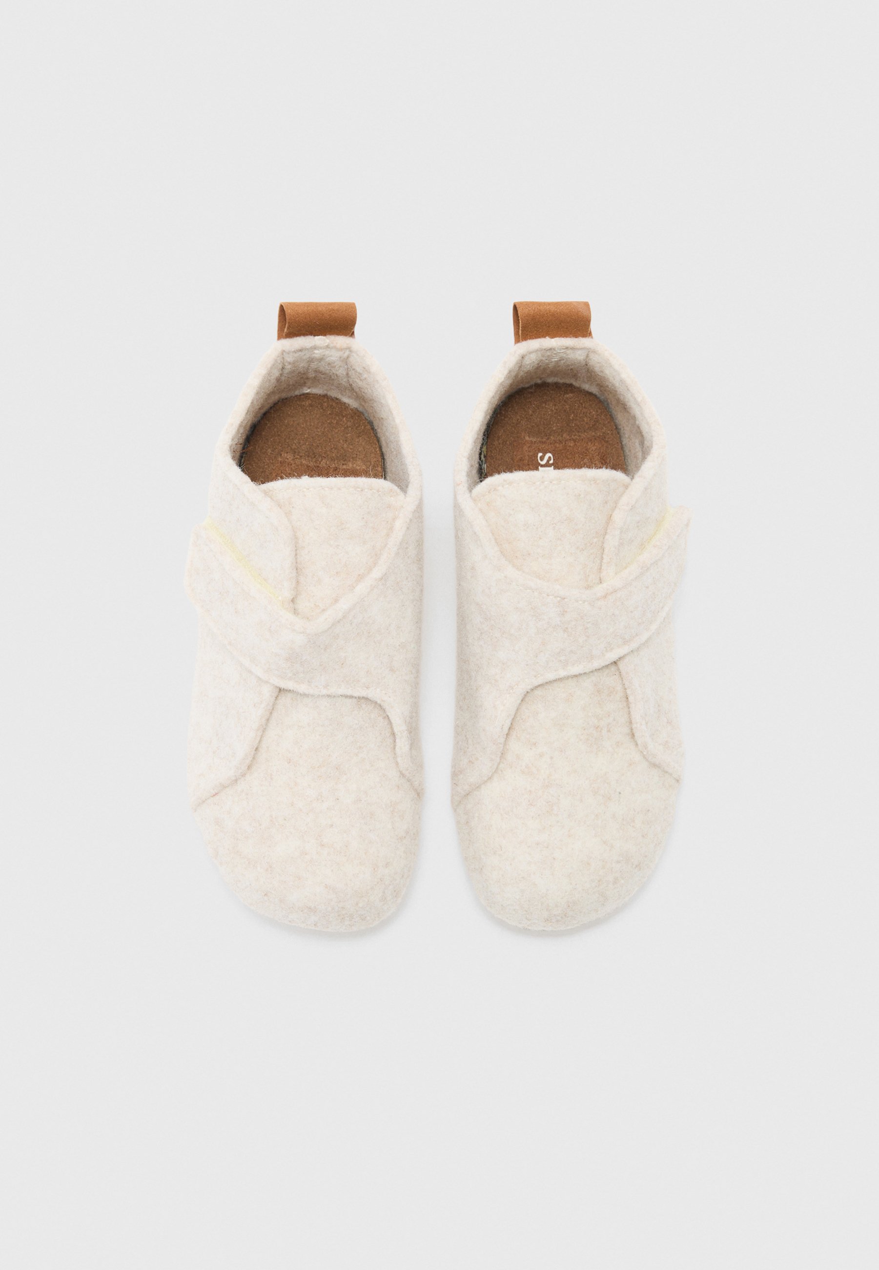 Shepherd BREMEN BAREFOOT UNISEXE - Pantoufles - crème