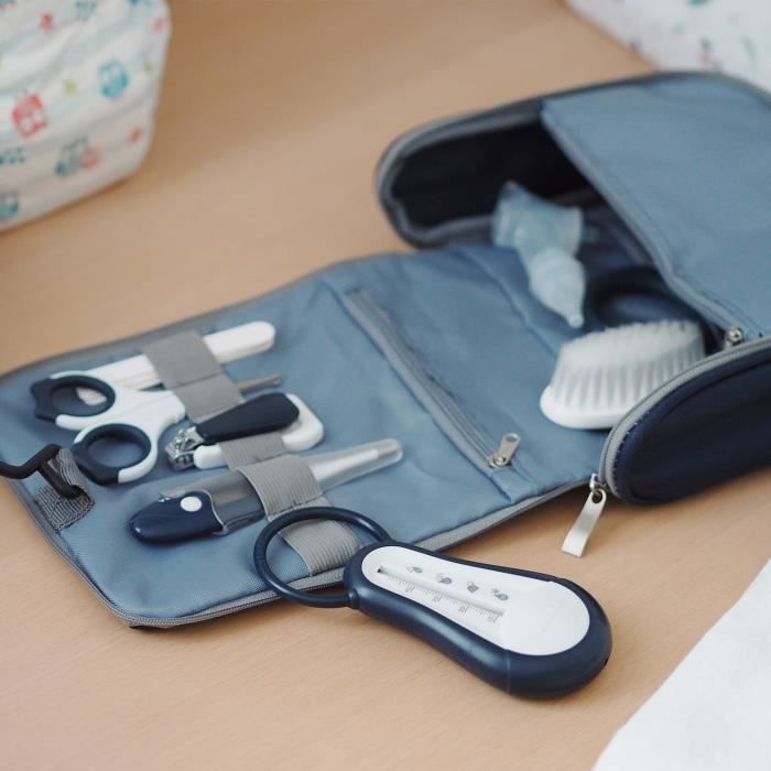 BÉABA - Kit per l'igiene del bambino - 9 accessori - Vaschetta e termometro digitale - Anello da dentizione - Massaggiatore per gengive - Blu notte