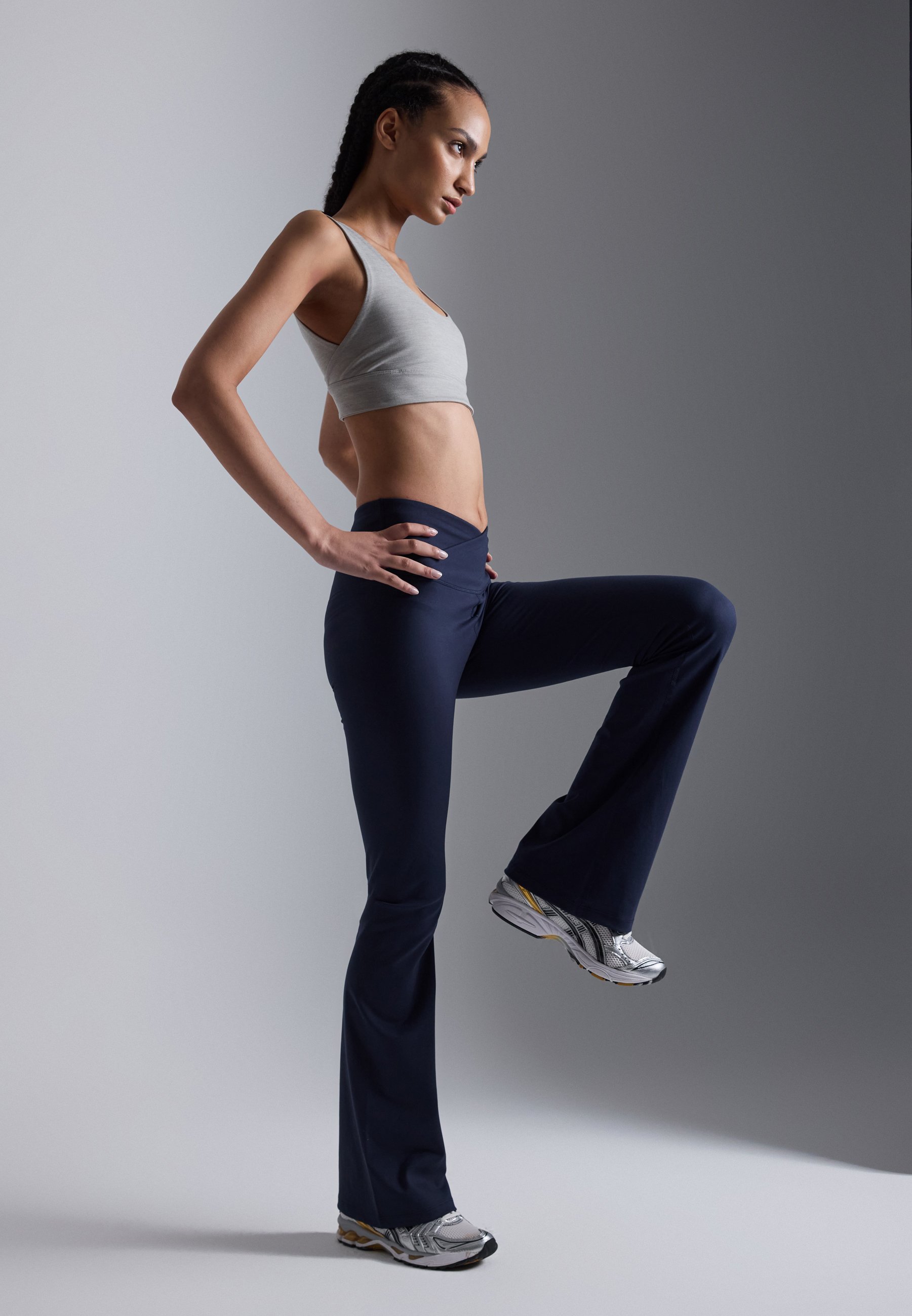 Even&Odd active FLARED MID RISE LEGGINGS WITH OVERLAPT V-TAILLEBAND - Leggings - donkerblauw