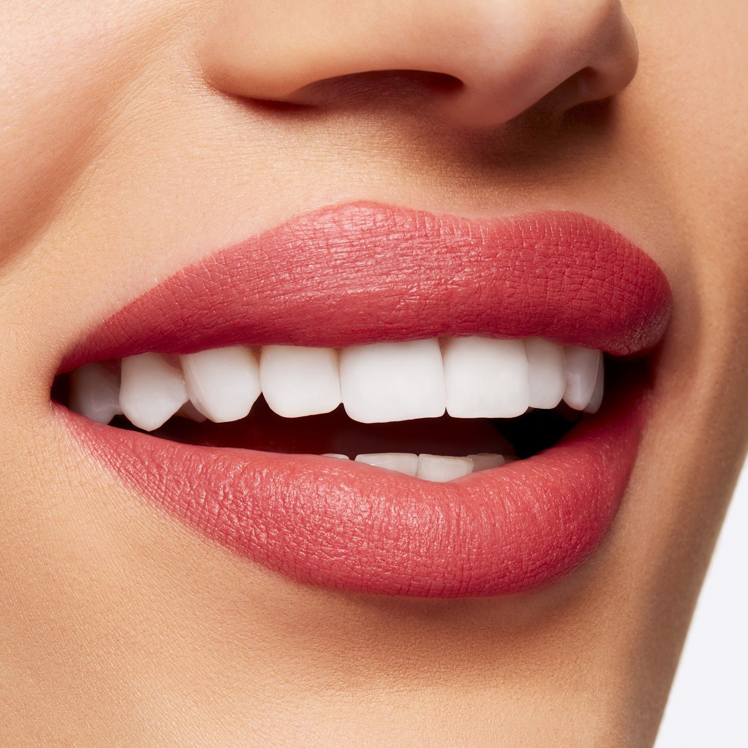 Powder Kiss Velvet Blur Matte кармин Луксузни кармини