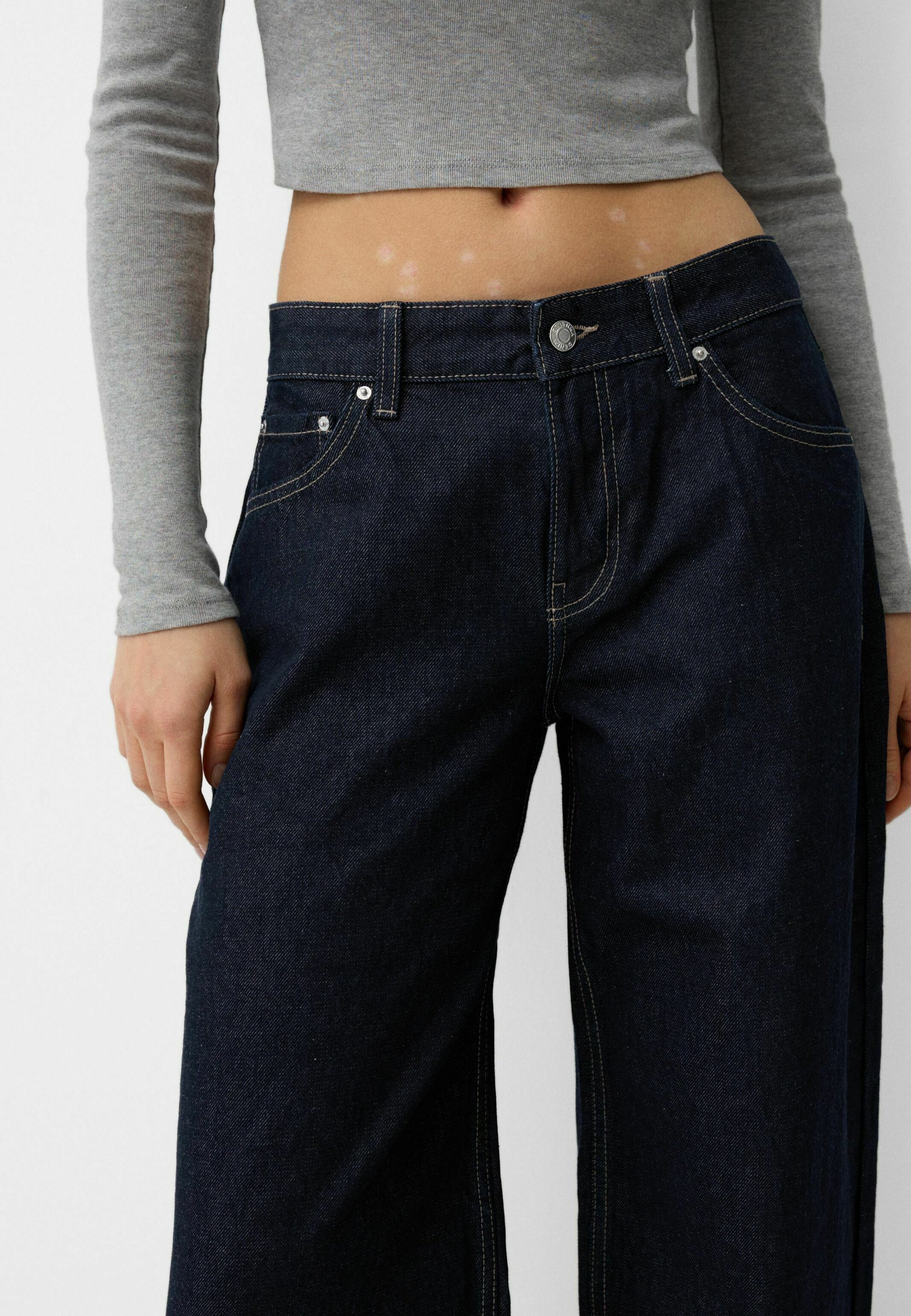 Bershka BOYFRIEND - Relaxed fit jeans - donkerblauw