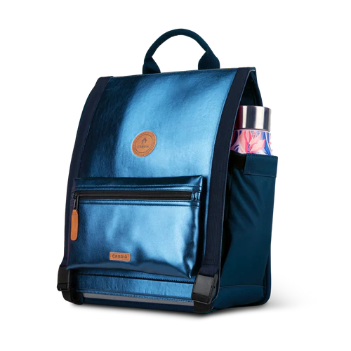 Cabaia Entdecken Sie die große marineblaue Glenfinnan-Schultasche mit Klappe