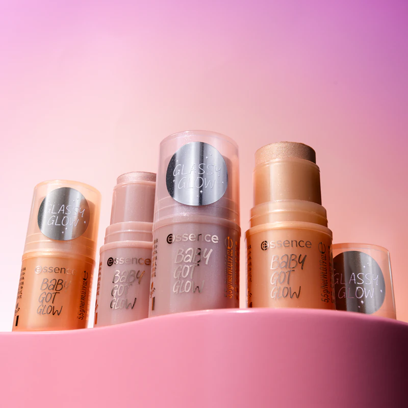 lápis iluminador essence BABY GOT GLOW para um brilho deslumbrante
