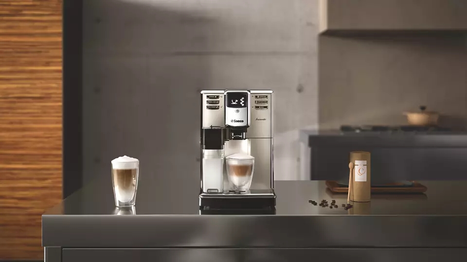 SUPER-AUTOMATISCHE ESPRESSOMASCHINE