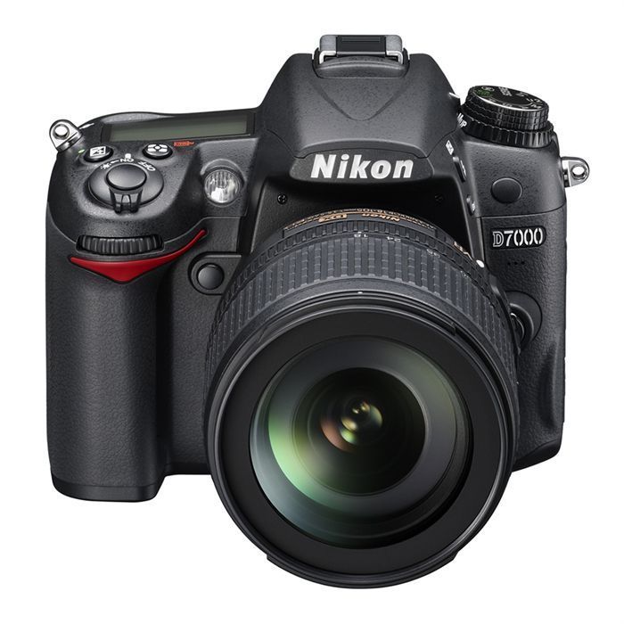 NIKON D7000 + 18-105 VR