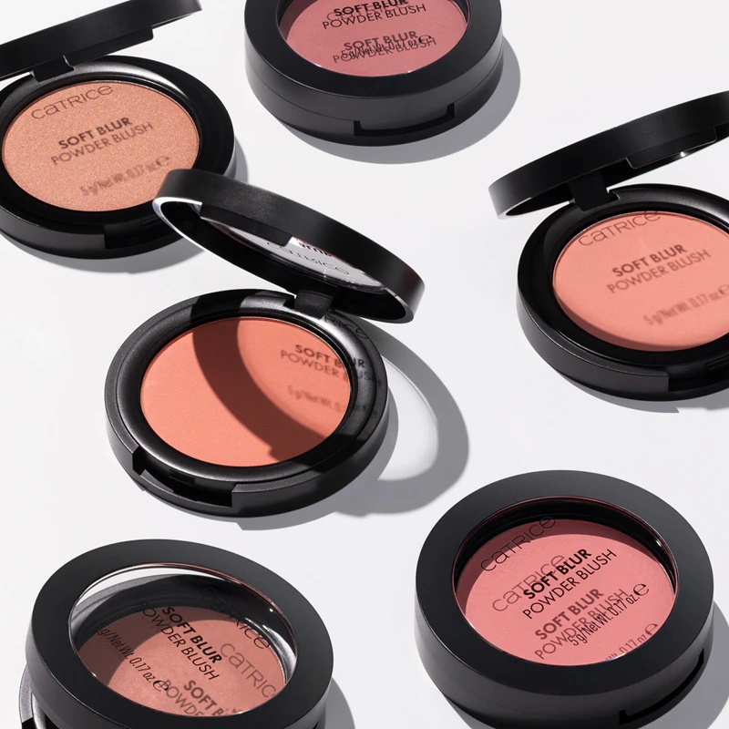 Catrice Soft Blur Powder Brush pudrasto rdečilo za lica z mat zaključkom