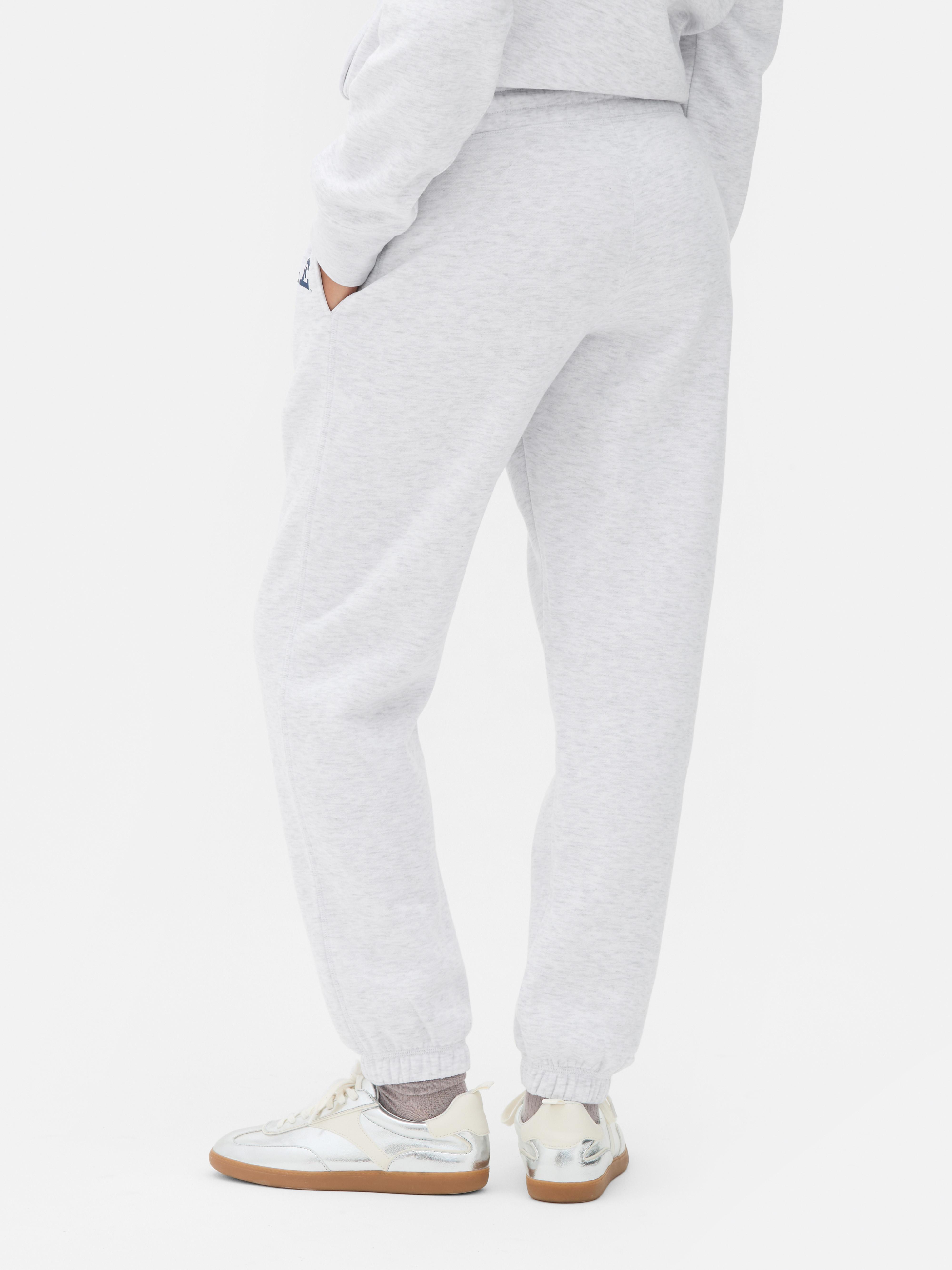 Pantaloni della tuta Yale abbinati con coulisse Pantaloni della tuta Yale con coulisse, polsini elasticizzati alle caviglie e piccola stampa Yale