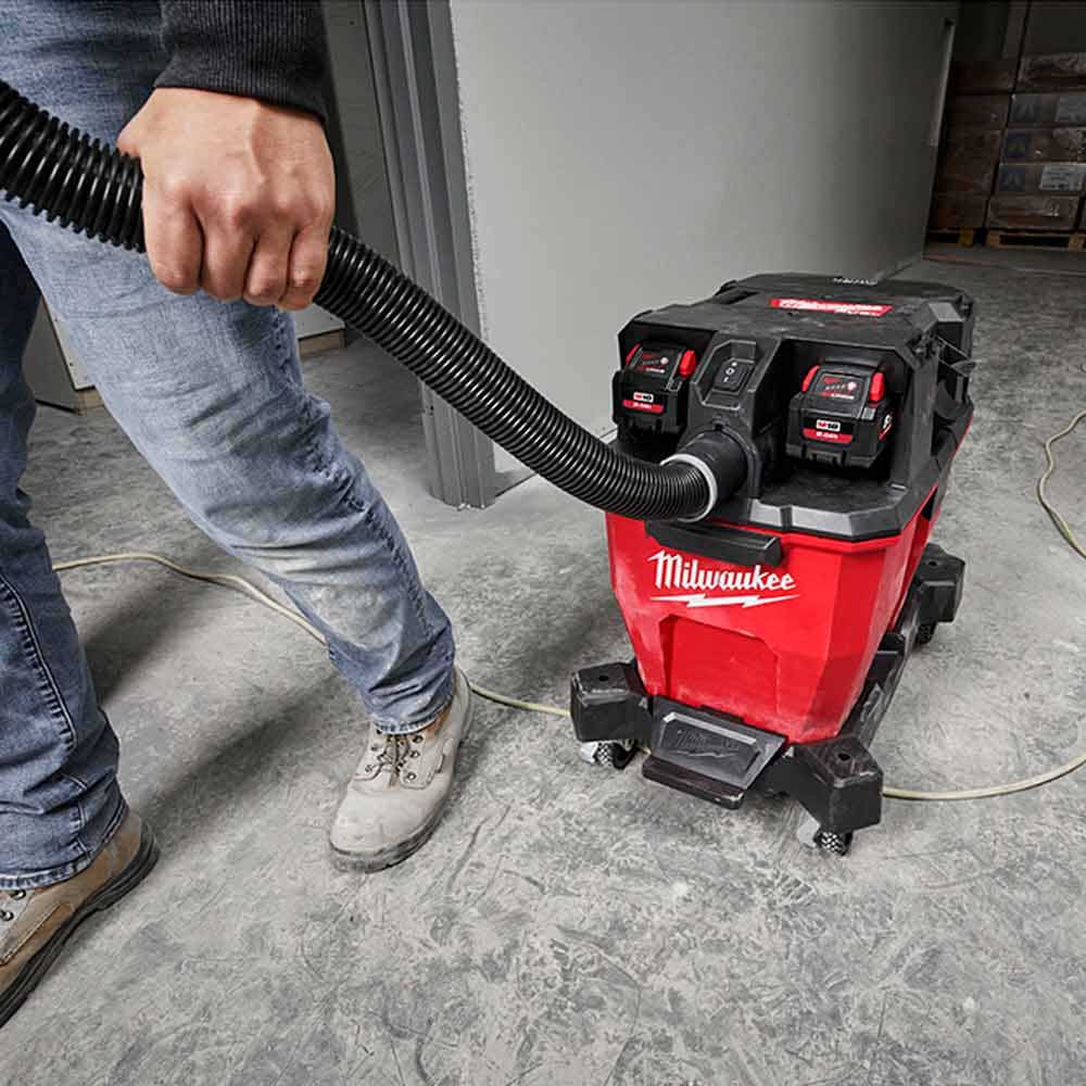 Aspirador de pó e água Milwaukee FUEL™ 34L 18V M18FVC34L0