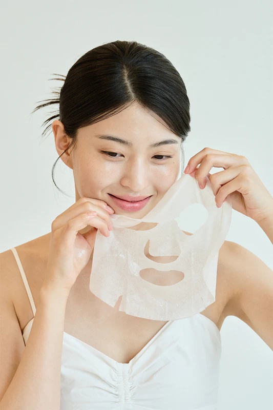 SKIN1004 Madagaskaras Centella Tone Brightening Glow Mask izgaismojoša sejas maska ar nomierinošu efektu