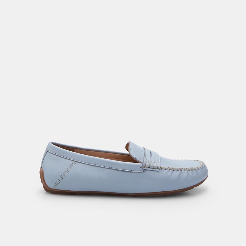 Mocassini w pokoju Donna Bata