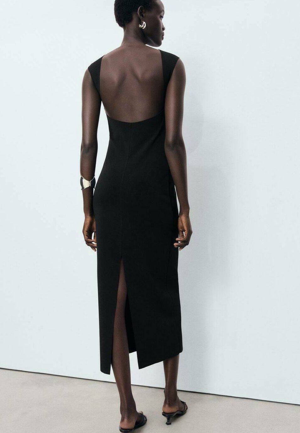 Mango jurk met open rug - Rechte jurk - zwart