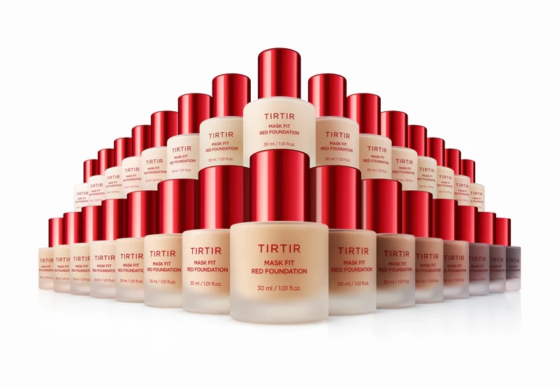 TIRTIR Mask Fit Red Foundation ir izgaismojošs, mitrinošs šķidrais tonālais krēms.
