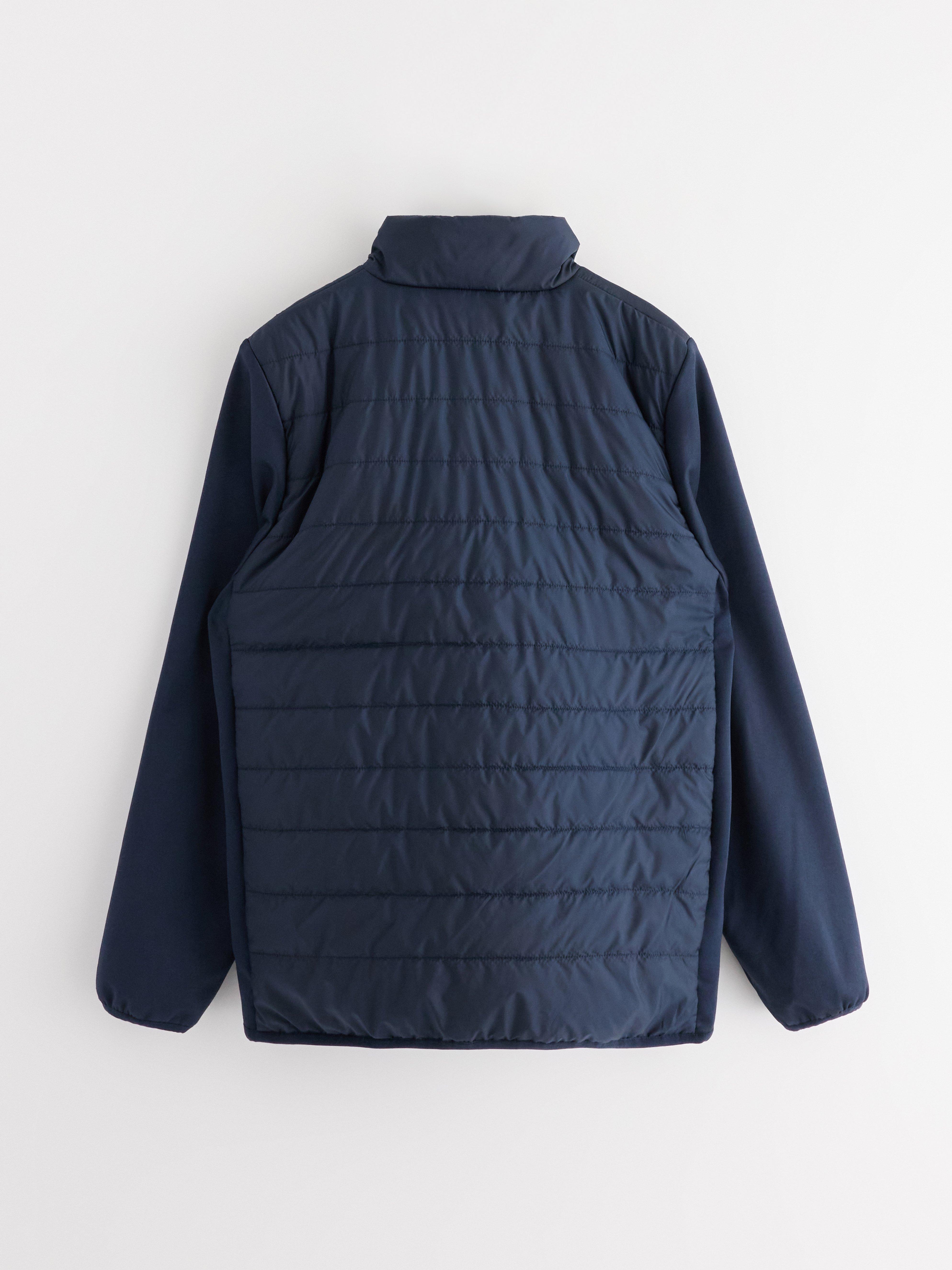 Chaqueta ligera acolchada repelente al agua, color azul marino oscuro.