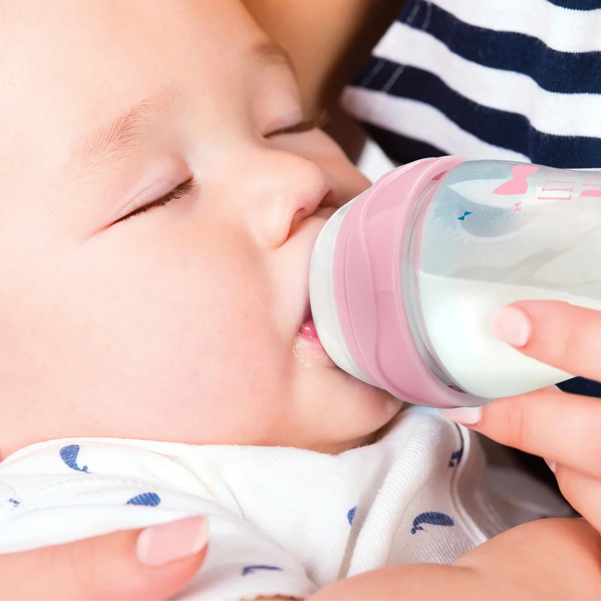 NUVITA Glazen babyfles uit de Nuvita collectie met anti-koliekventiel, 240 ml, roze