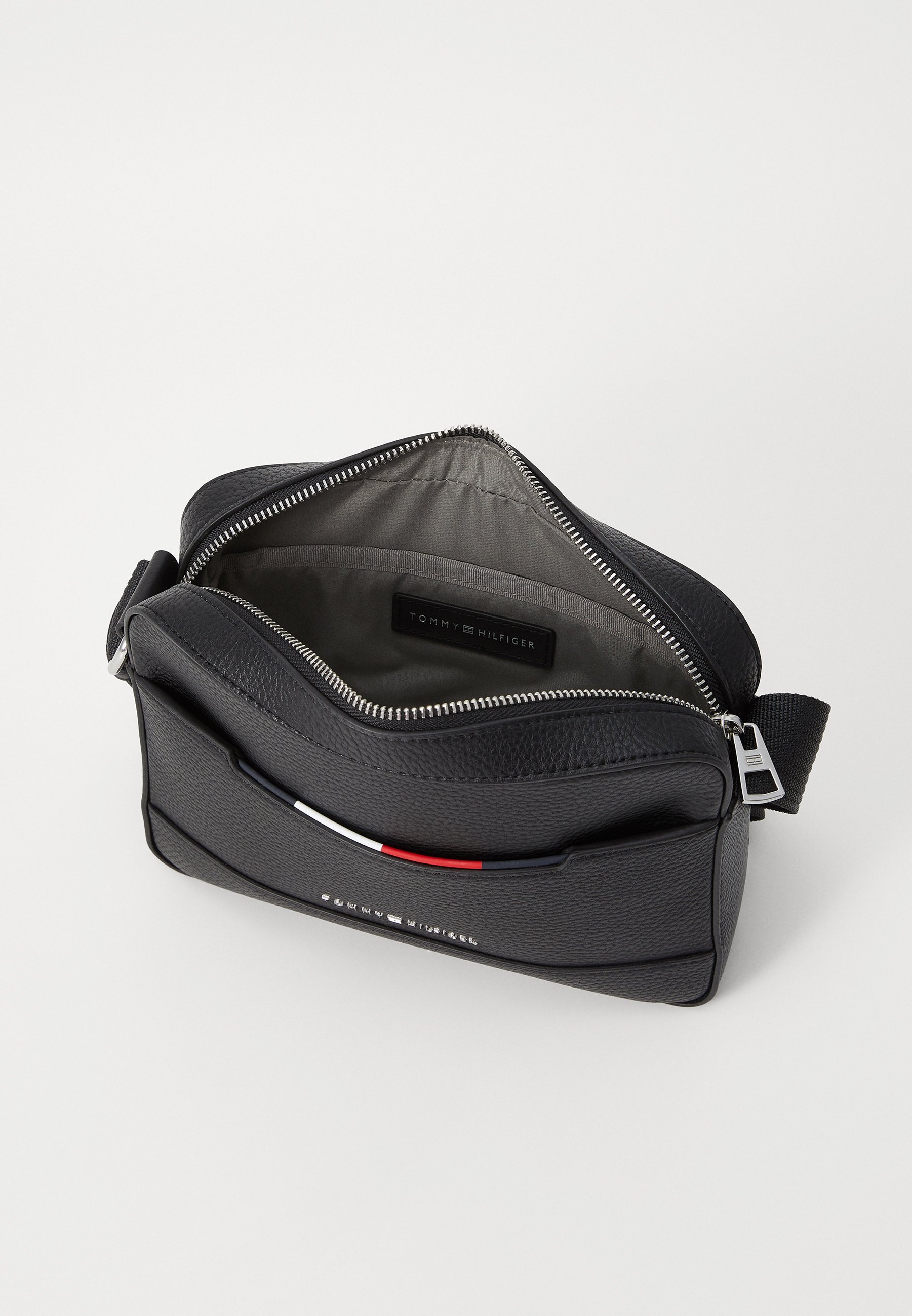 Tommy Hilfiger CENTRAL REPORTER - Skulderveske - black