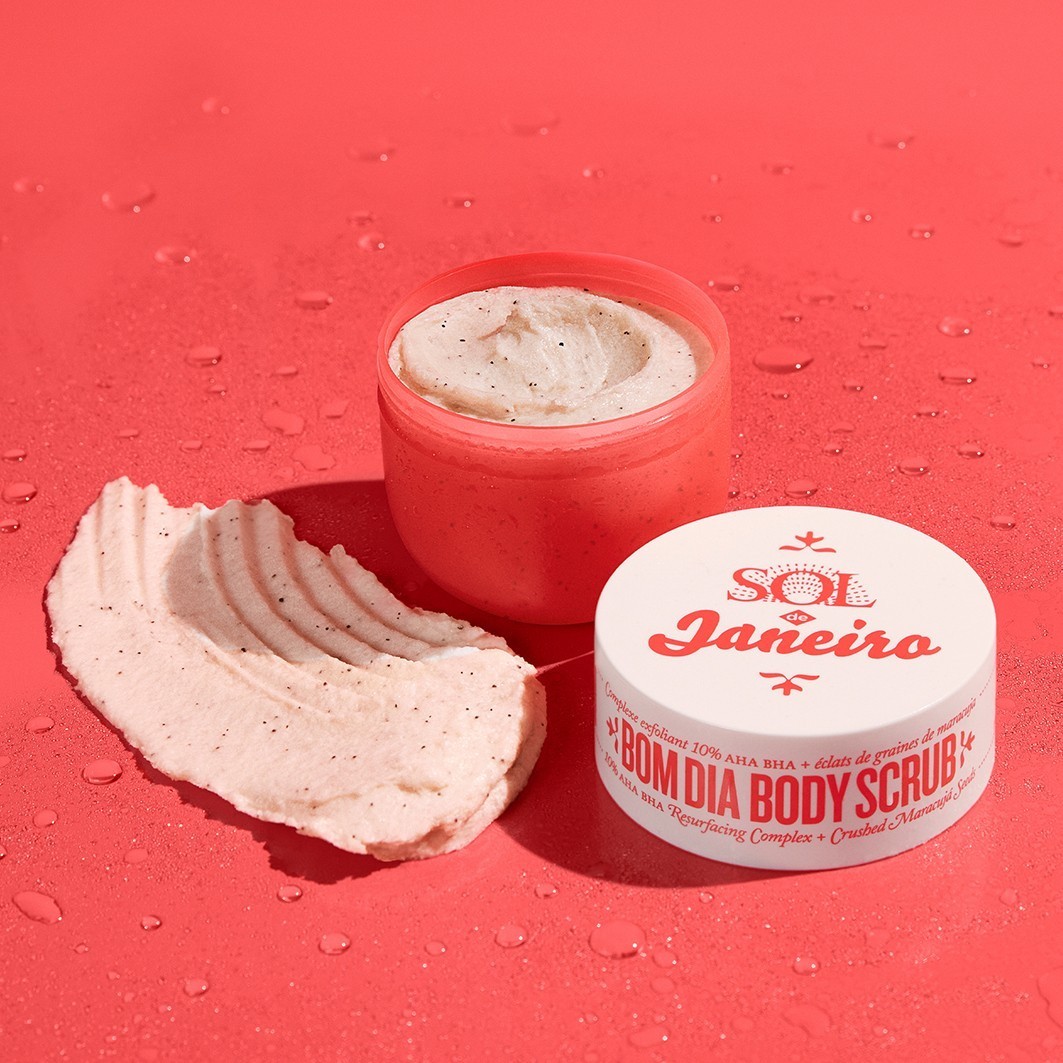 Sol de Janeiro ķermeņa skrubis Bom Dia Bom Dia ķermeņa skrubis - 220 g