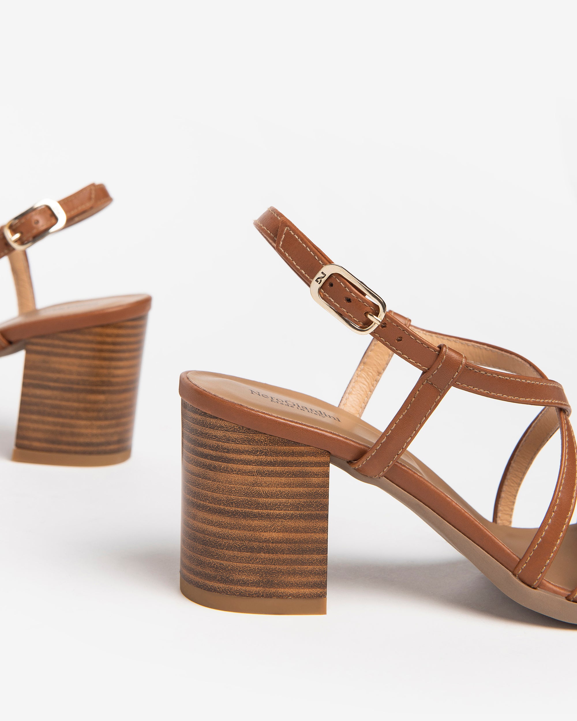  Sandales en cuir pour femmes