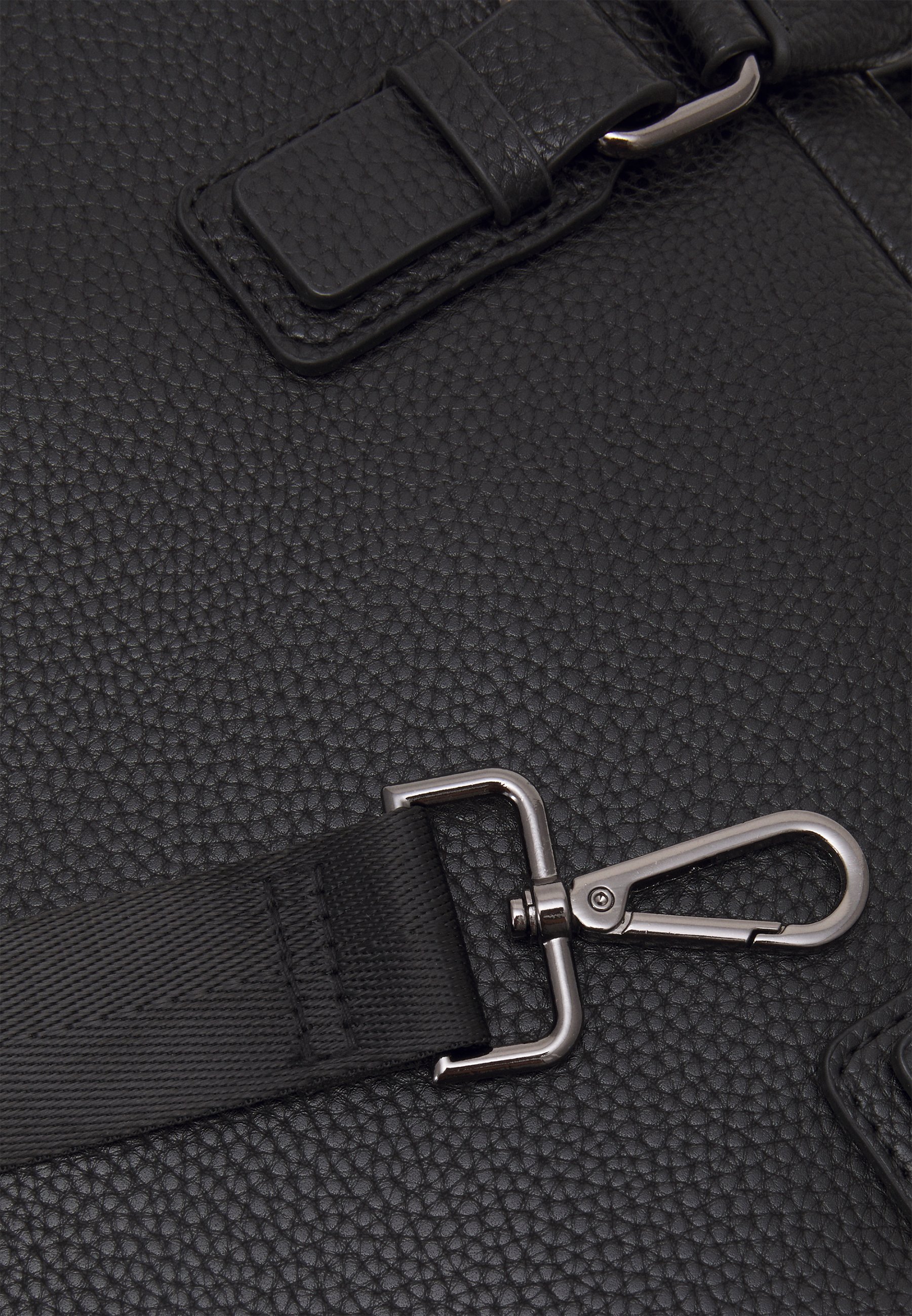 Mochila para laptop Pier One - preta