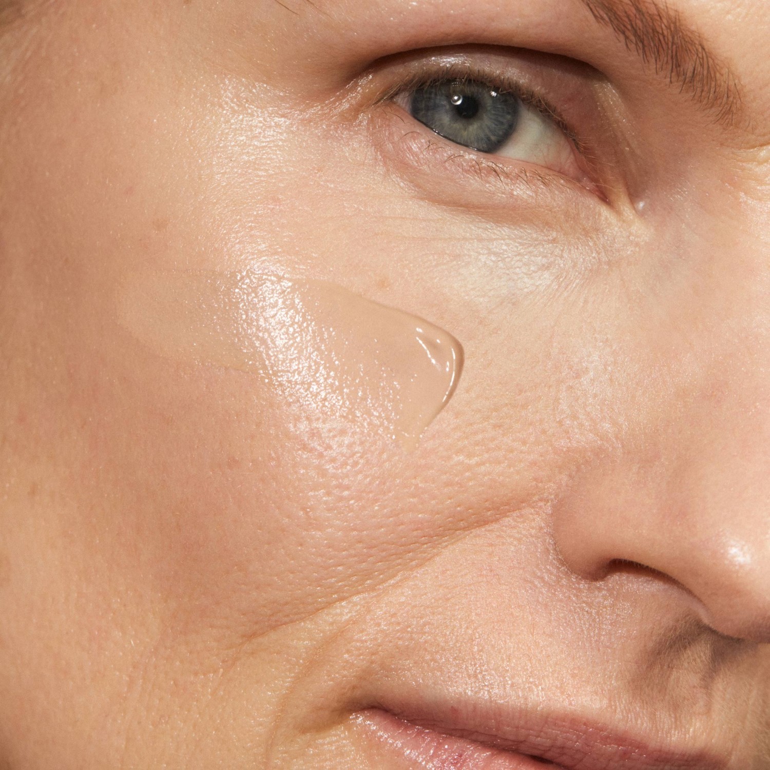 MÁDARA Foundation SKINONYM Semi-Matte Peptide Foundation, br. 15 STONE - 30 ml
