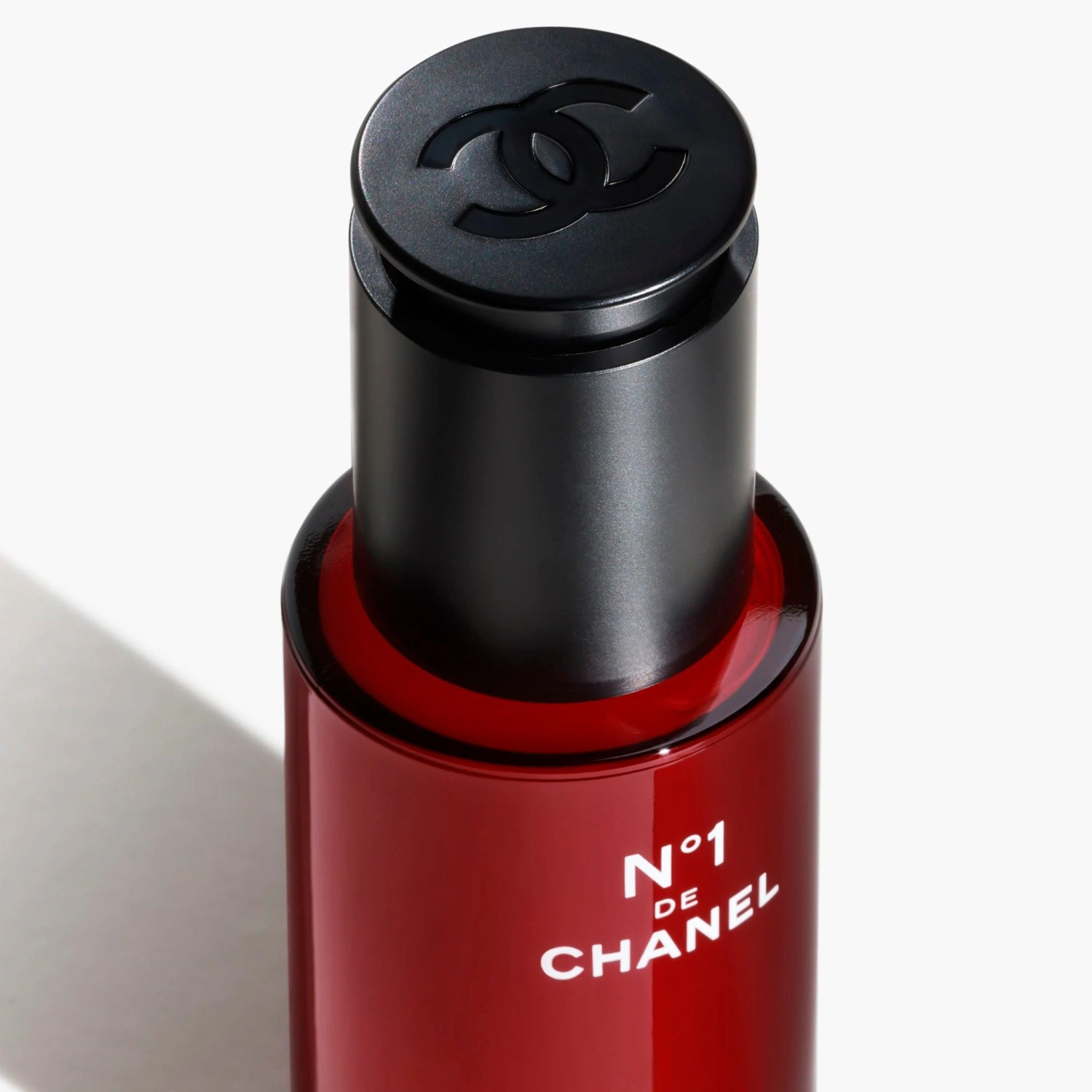CHANEL PRÉVIENT ET CORRIGE L’APPARENCE DES 5 SIGNES DE L’ÂGE