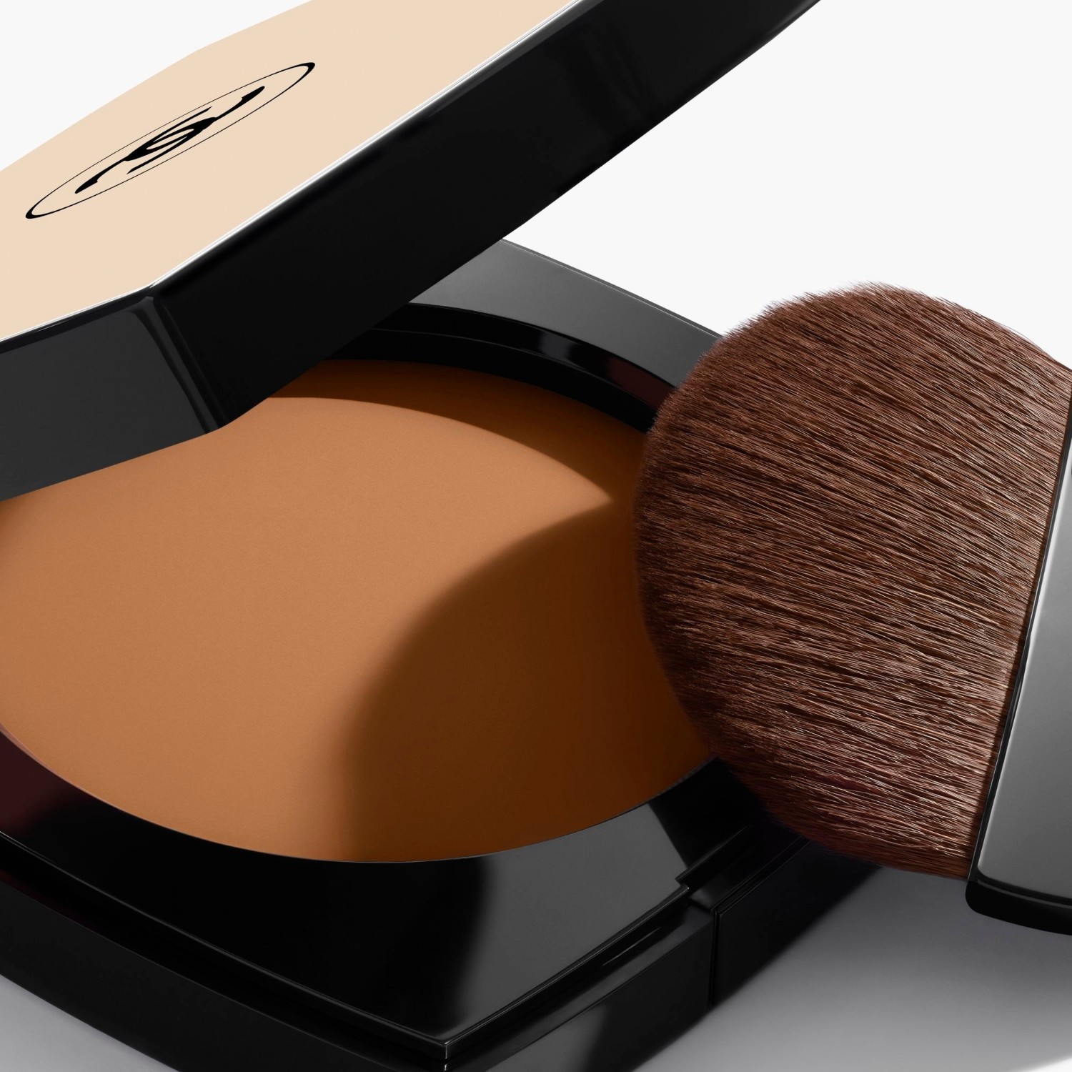 CHANEL-Les Beiges natūrali sveiko švytėjimo suteikianti pudra - 12 g