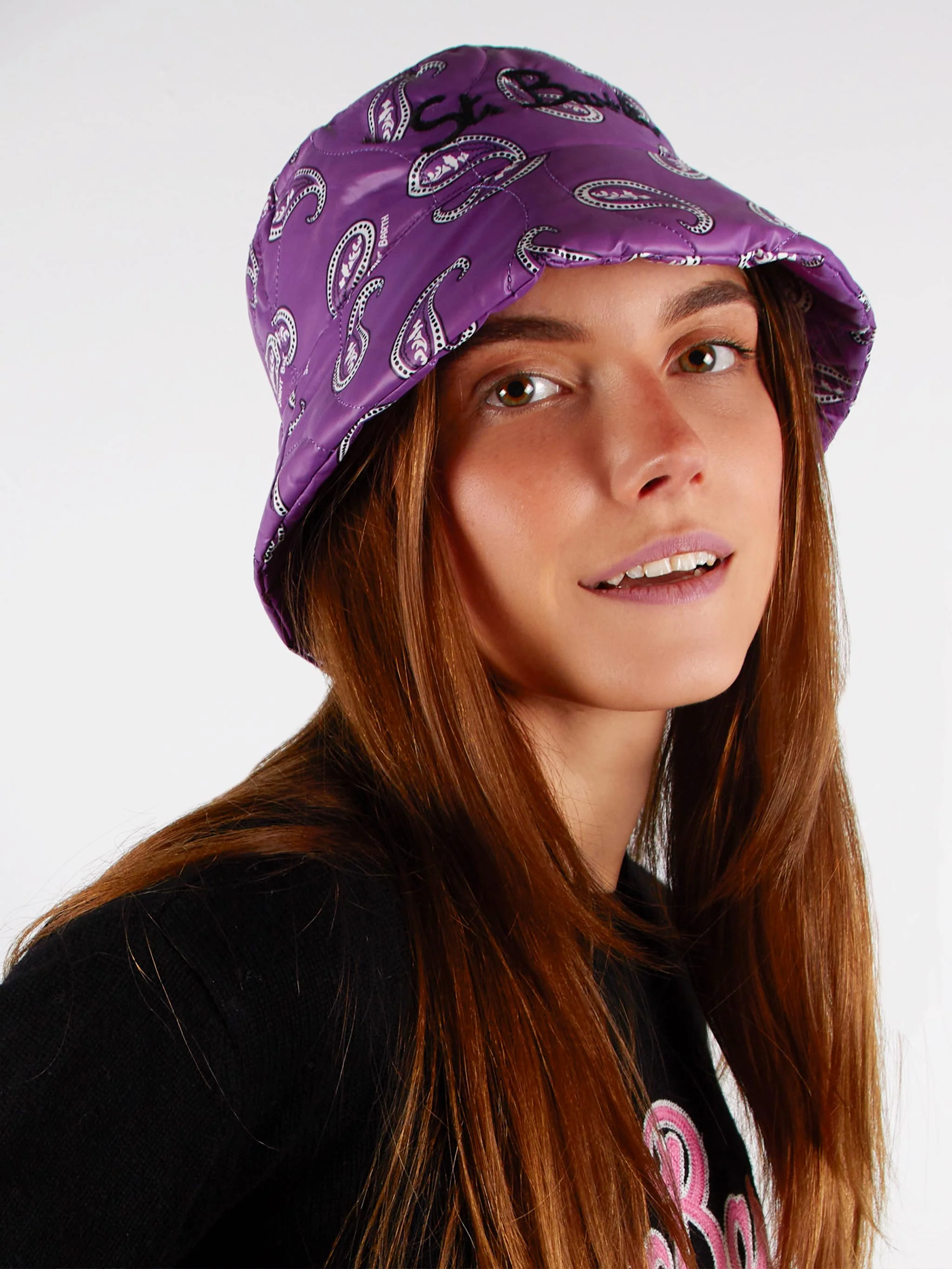 Dames vissershoed met paisleyprint