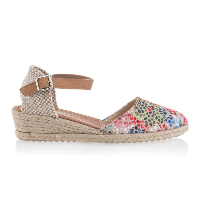 Alpargatas multicolores para mujer con suela de cuerda.