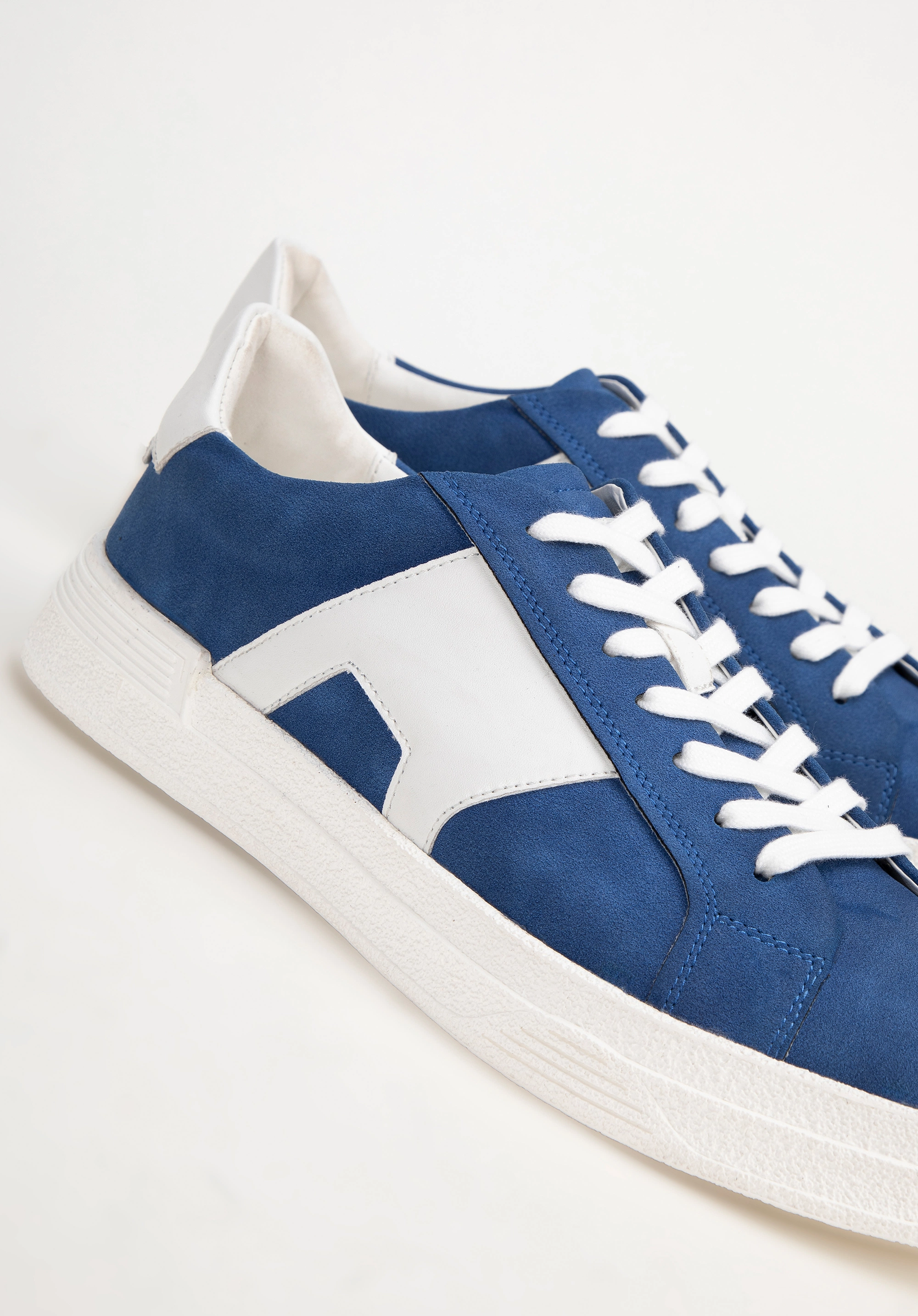 Męskie sneakersy z kontrastową podeszwą granatowe