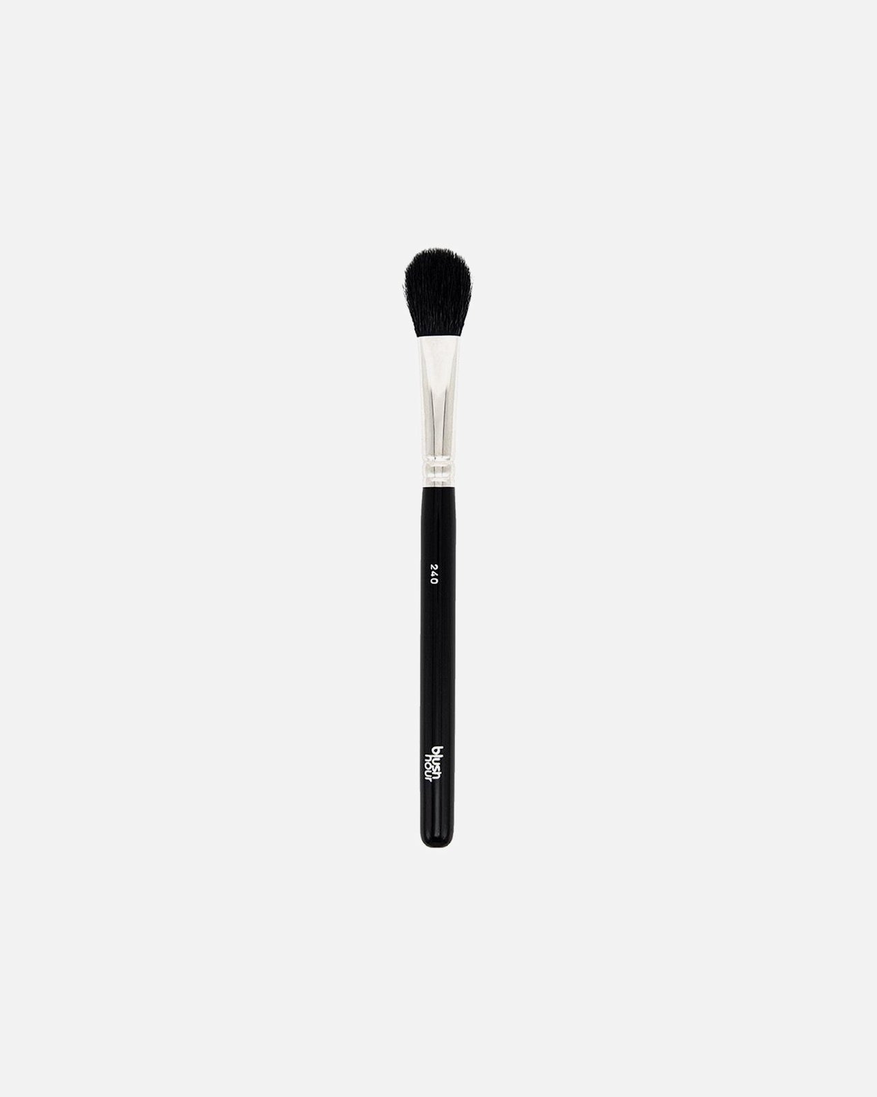 BLUSHHOUR Četkica za sjenilo br. 240 Dječji puder - 1 komad