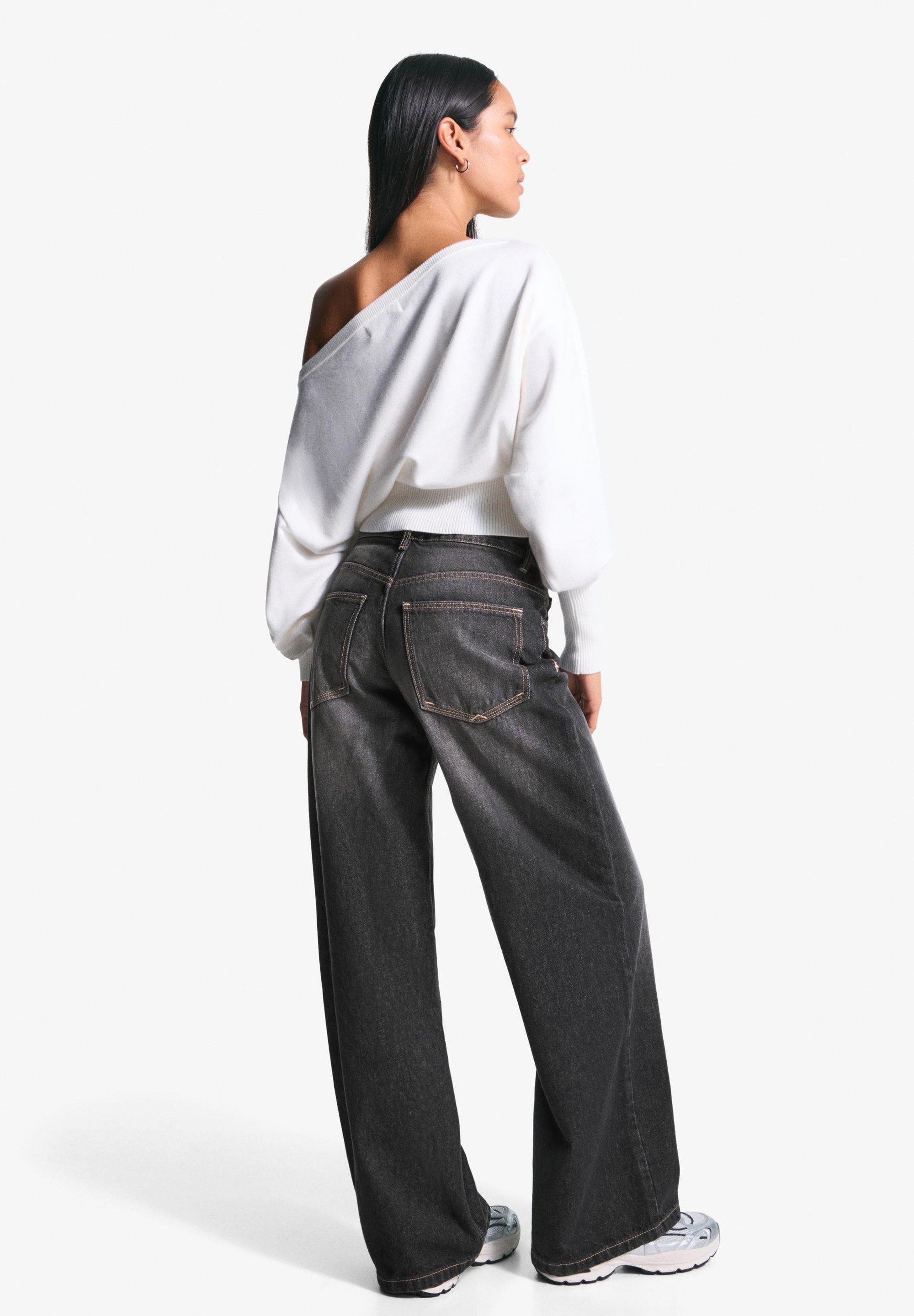 Jeans Bershka modello Relaxed Fit - neri