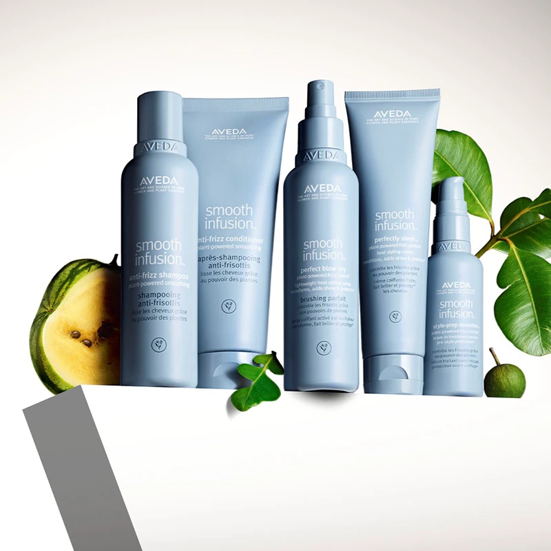 „Aveda Smooth Infusion™“ kondicionierius nuo pasišiaušimo ir elektrostatinio krūvio sušvelnina pasišiaušusius plaukus