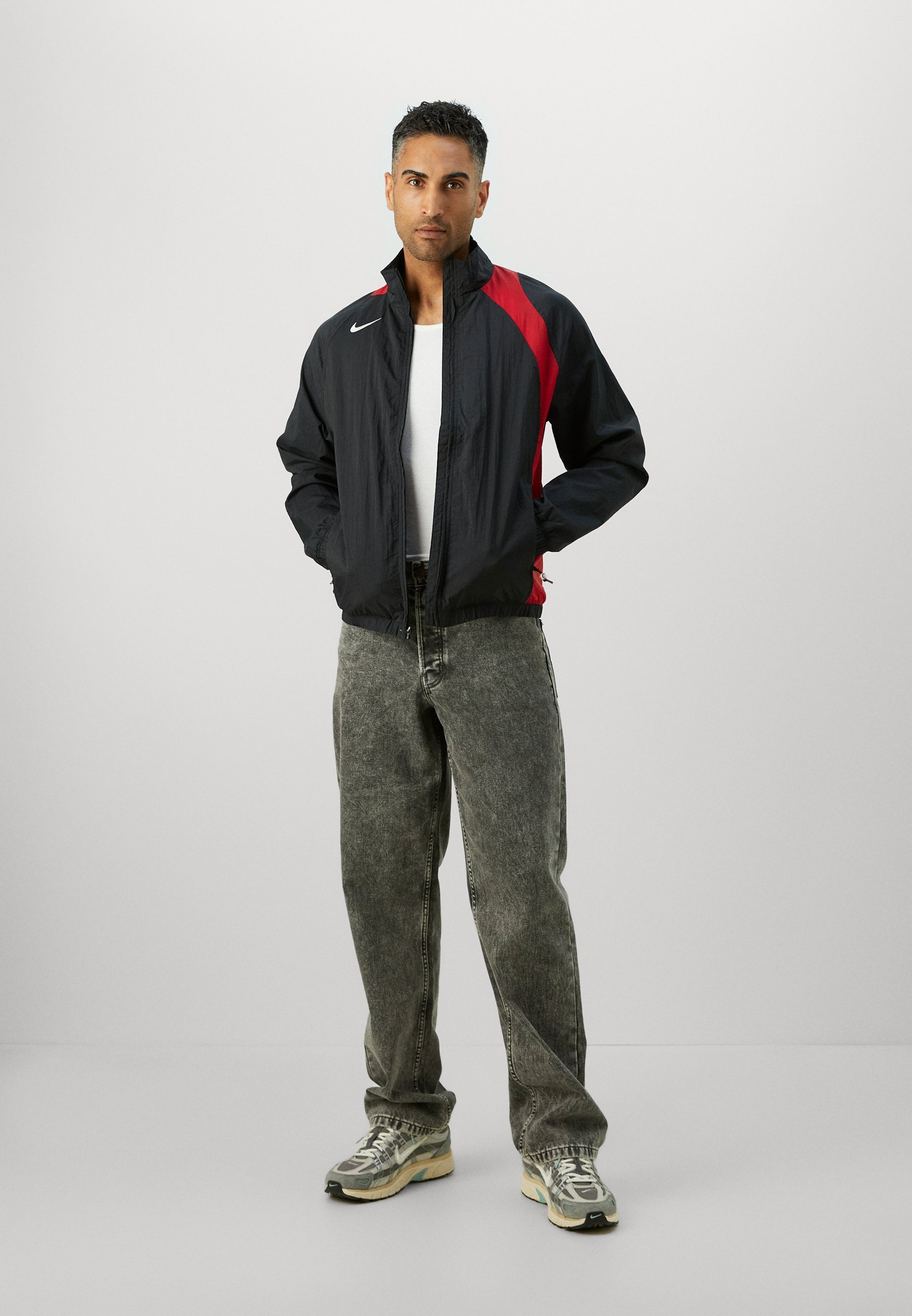 Giacca Nike Performance TOTAL 90 - Giacca da allenamento - nero/rosso palestra