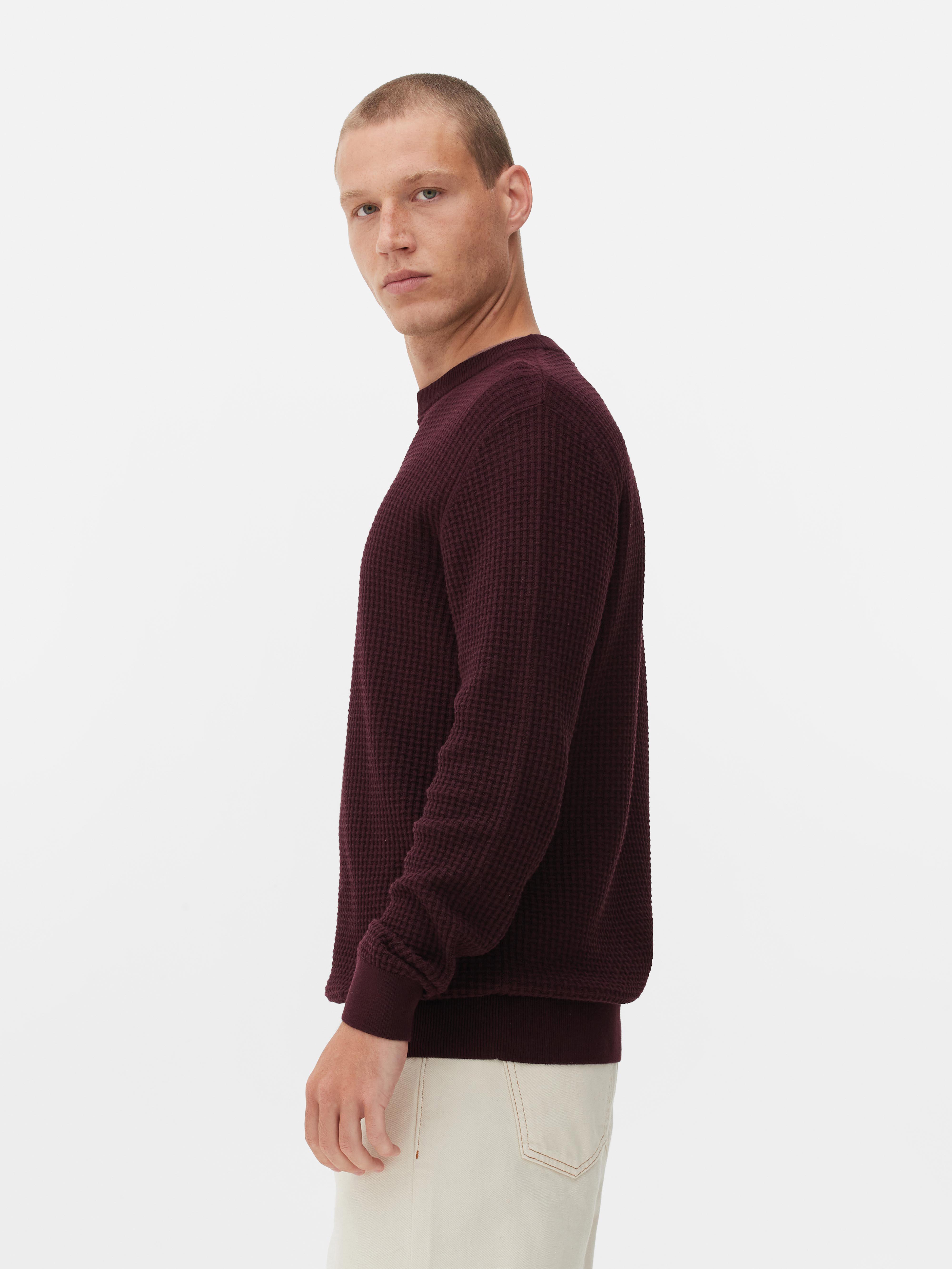 Pulover cu guler rotund și model împletit în stil coș Nu există nimic mai confortabil decât puloverul nostru cu guler rotund și model împletit în stil coș, cu manșete striate
