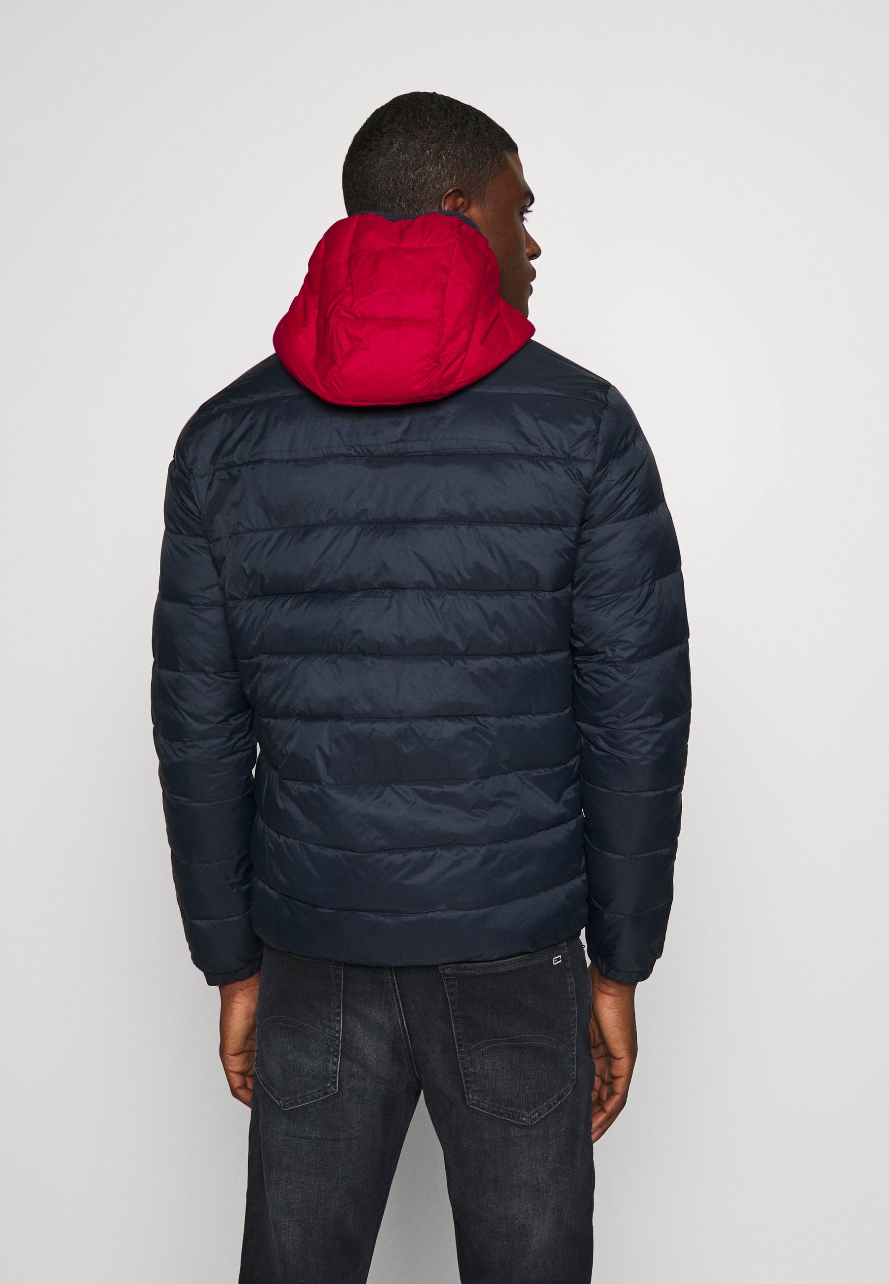 Jack & Jones JJVINCENT PUFFER HOOD - Light jacket - tango red
