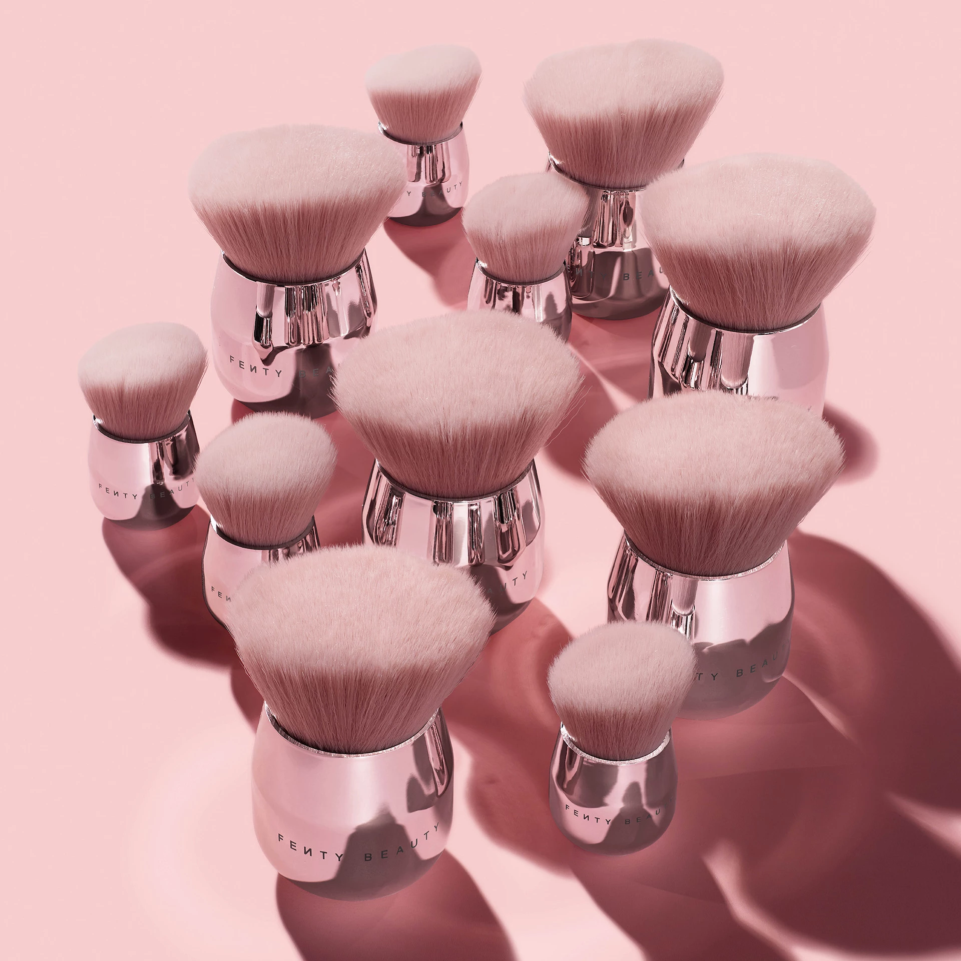 Štětec Kabuki na obličej a tělo 160 - Fenty Beauty