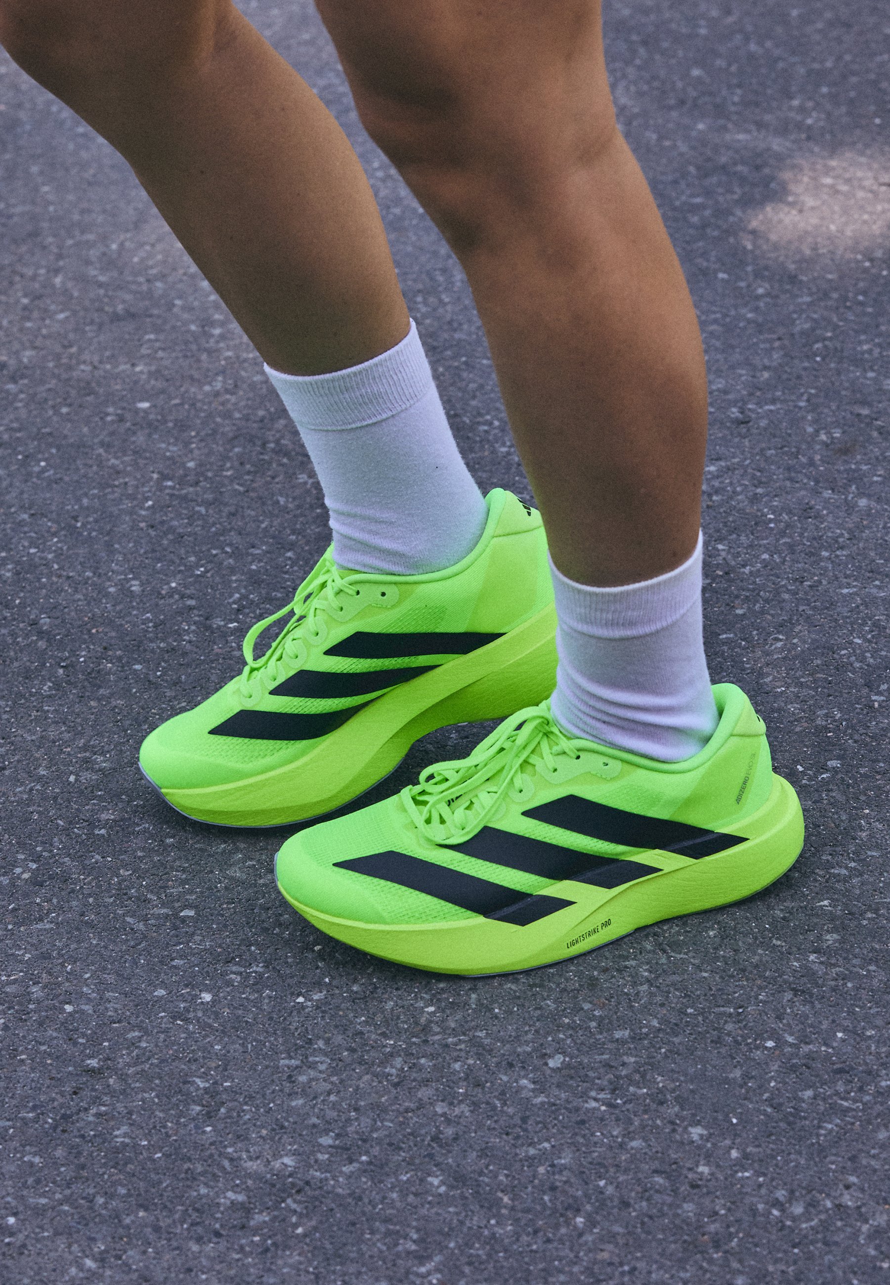 adidas Performance ADIZERO EVO SL W – Straßenlaufschuhe – Zitronengelb/Schwarz/Mattsilber