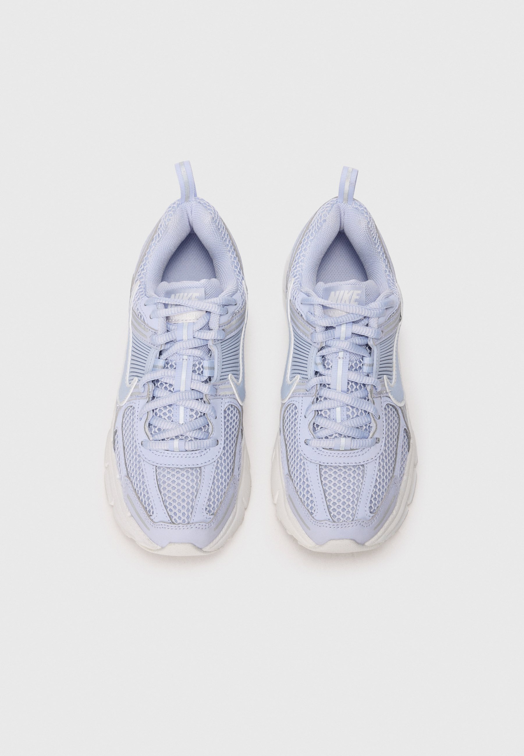 Nike Sportswear VOMERO 5 UNISEX - Sneakers - ghost/summit white/platinum-coloured