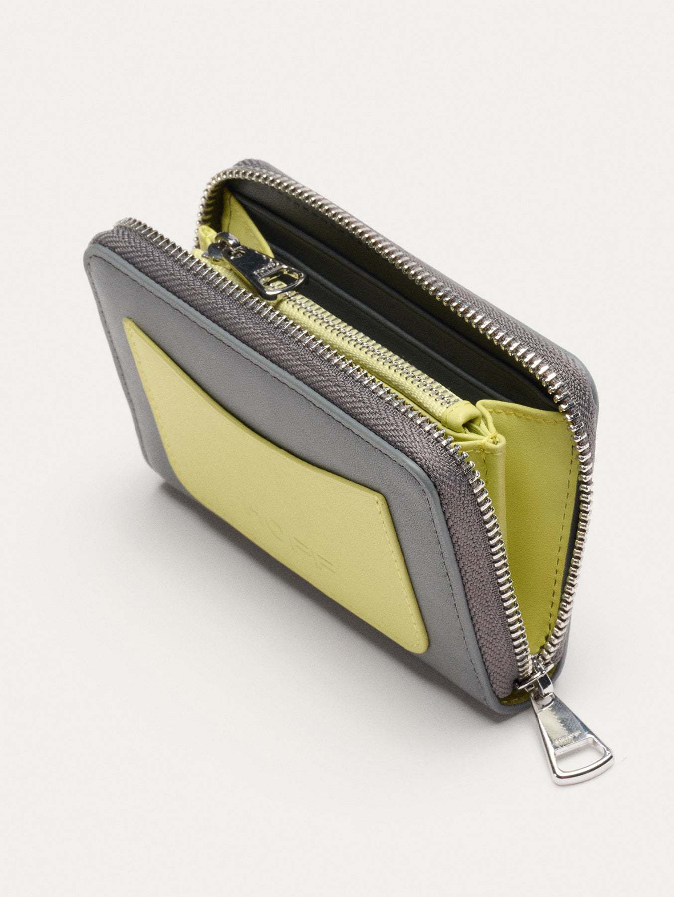 CARTERA PIEL GRIS