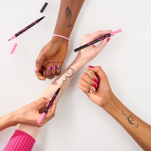 Essence Line it Like a Pro! 01 melns acu zīmulis<br>1,2ml
