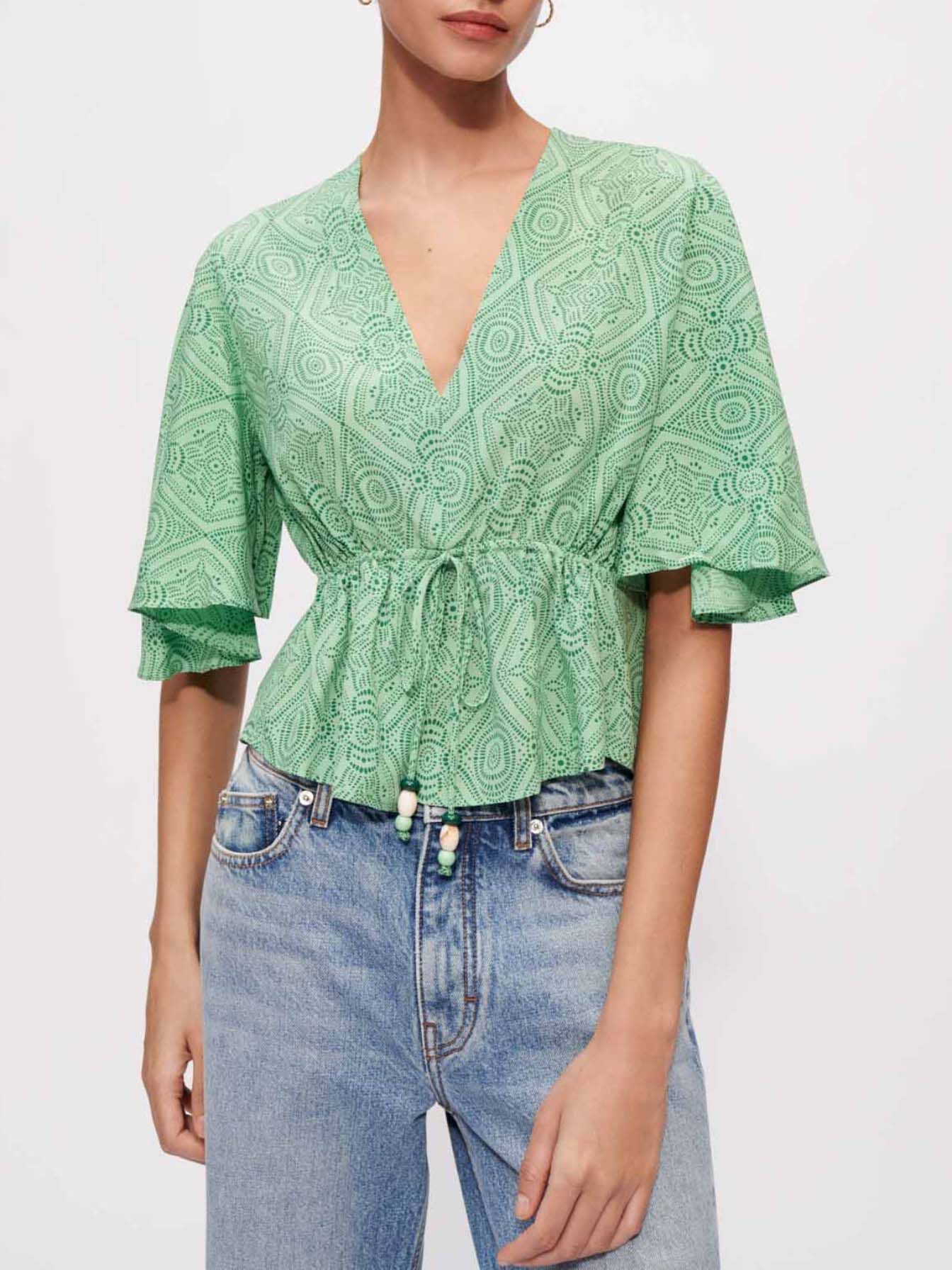 Soepelvallende blouse met print-Vert ethnique