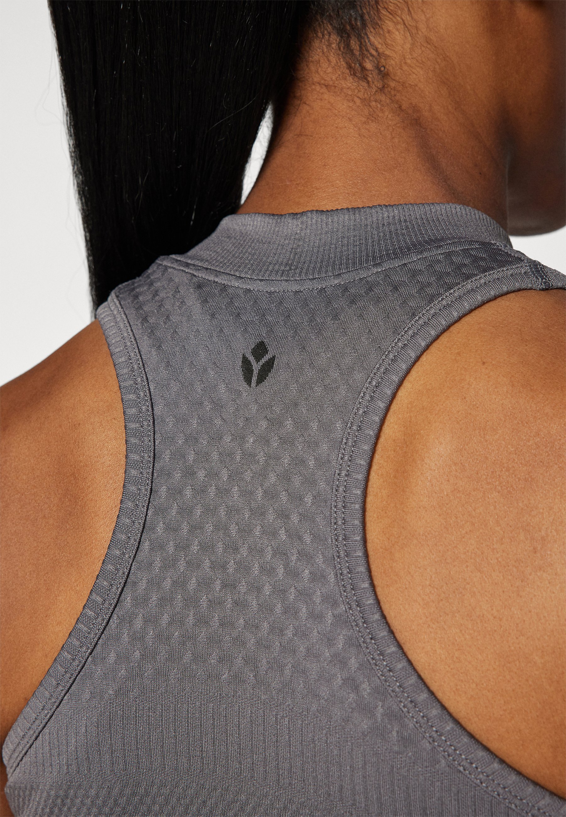 Even&Odd active CROPPED SEAMLESS SPORTVEST MET 1/4 RITS EN RACER BACK - Top - donkergrijs